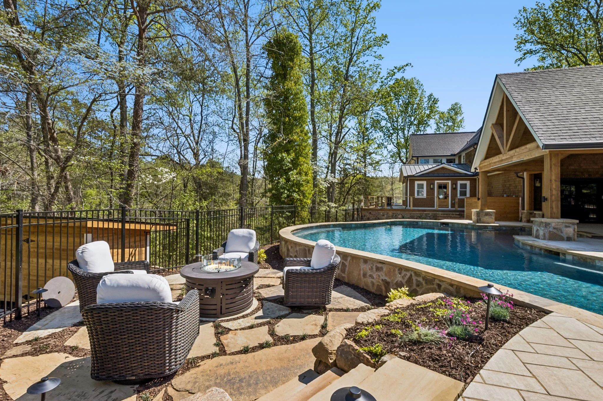 4-web-or-mls-4876 Newton Dr-4.JPG