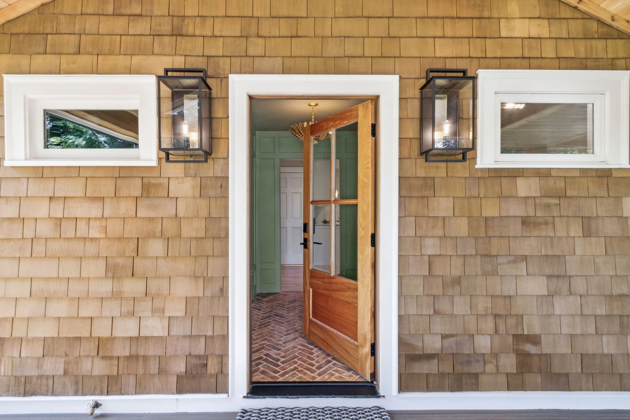 140-web-or-mls-4876 Newton Dr-89.jpg