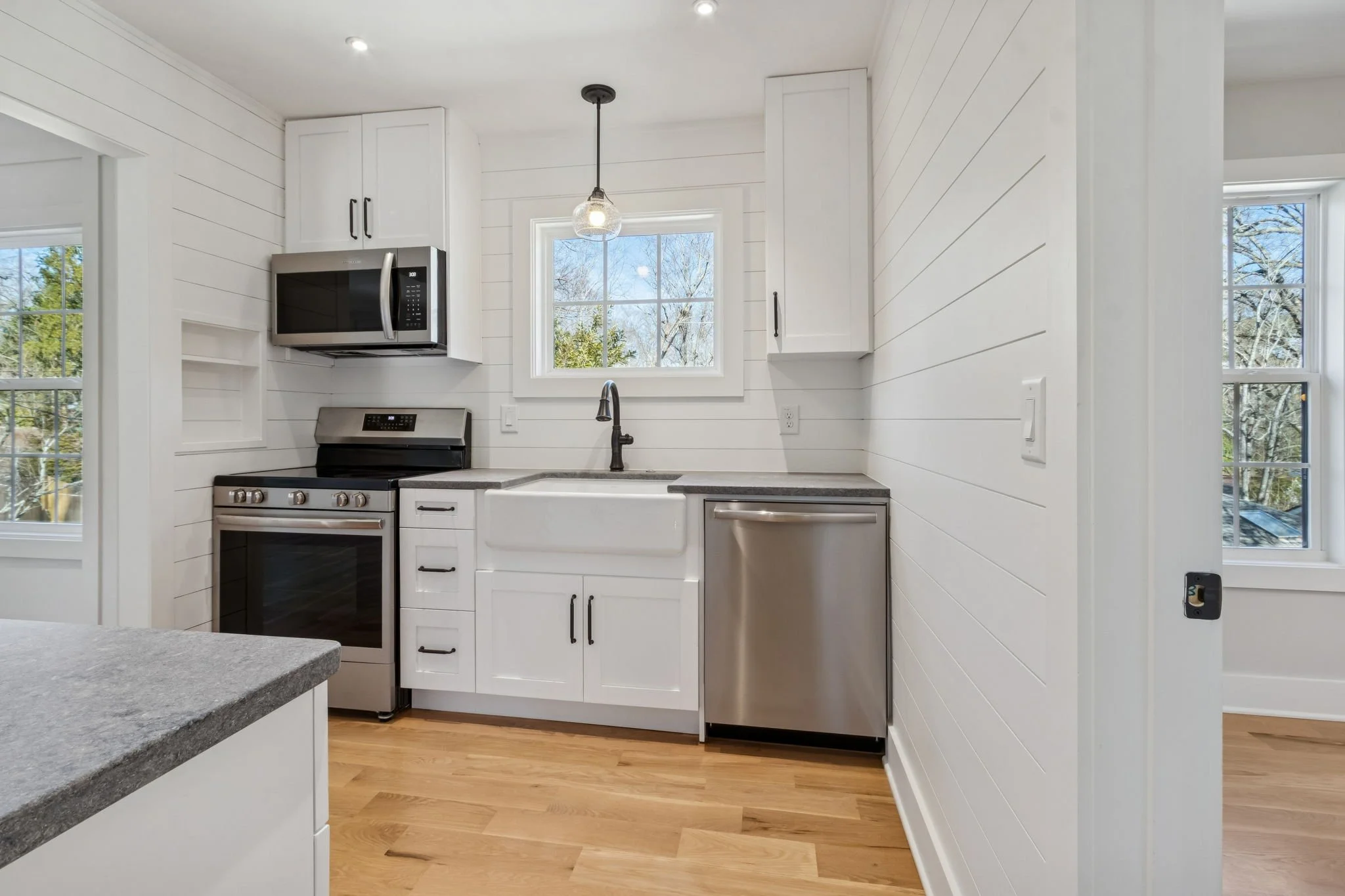 19-web-or-mls-1320 Harvard Rd-6.JPG