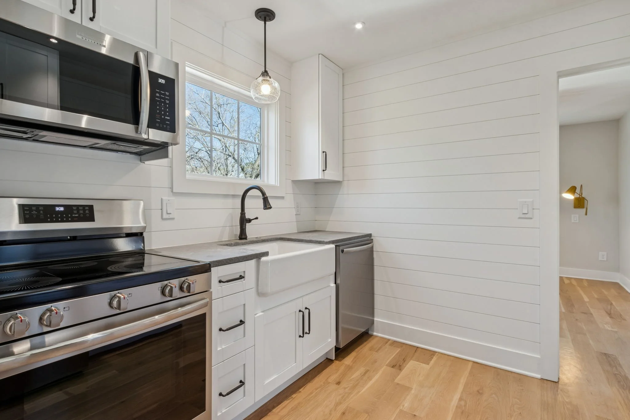 21-web-or-mls-1320 Harvard Rd-8.JPG
