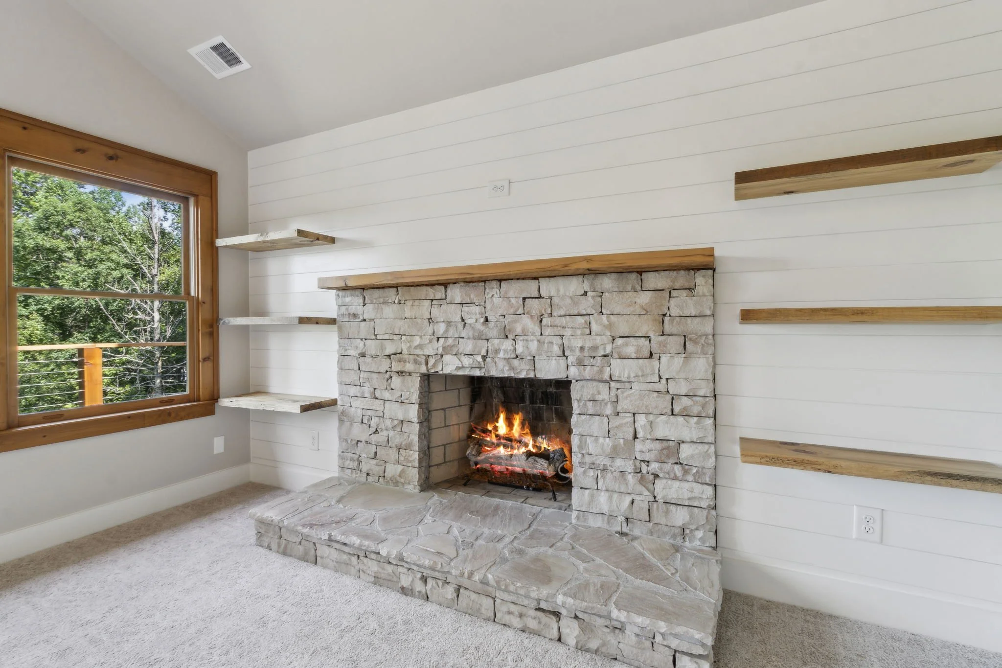 105-web-or-mls-4876 Newton Dr-54.jpg