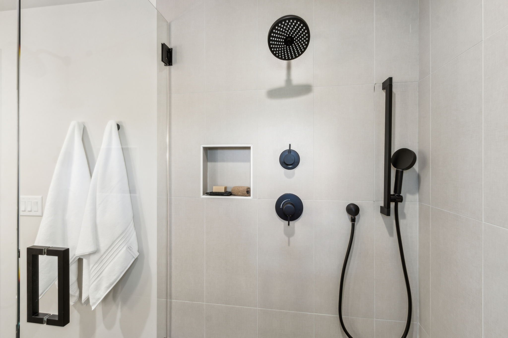 125-web-or-mls-4876 Newton Dr-74.jpg