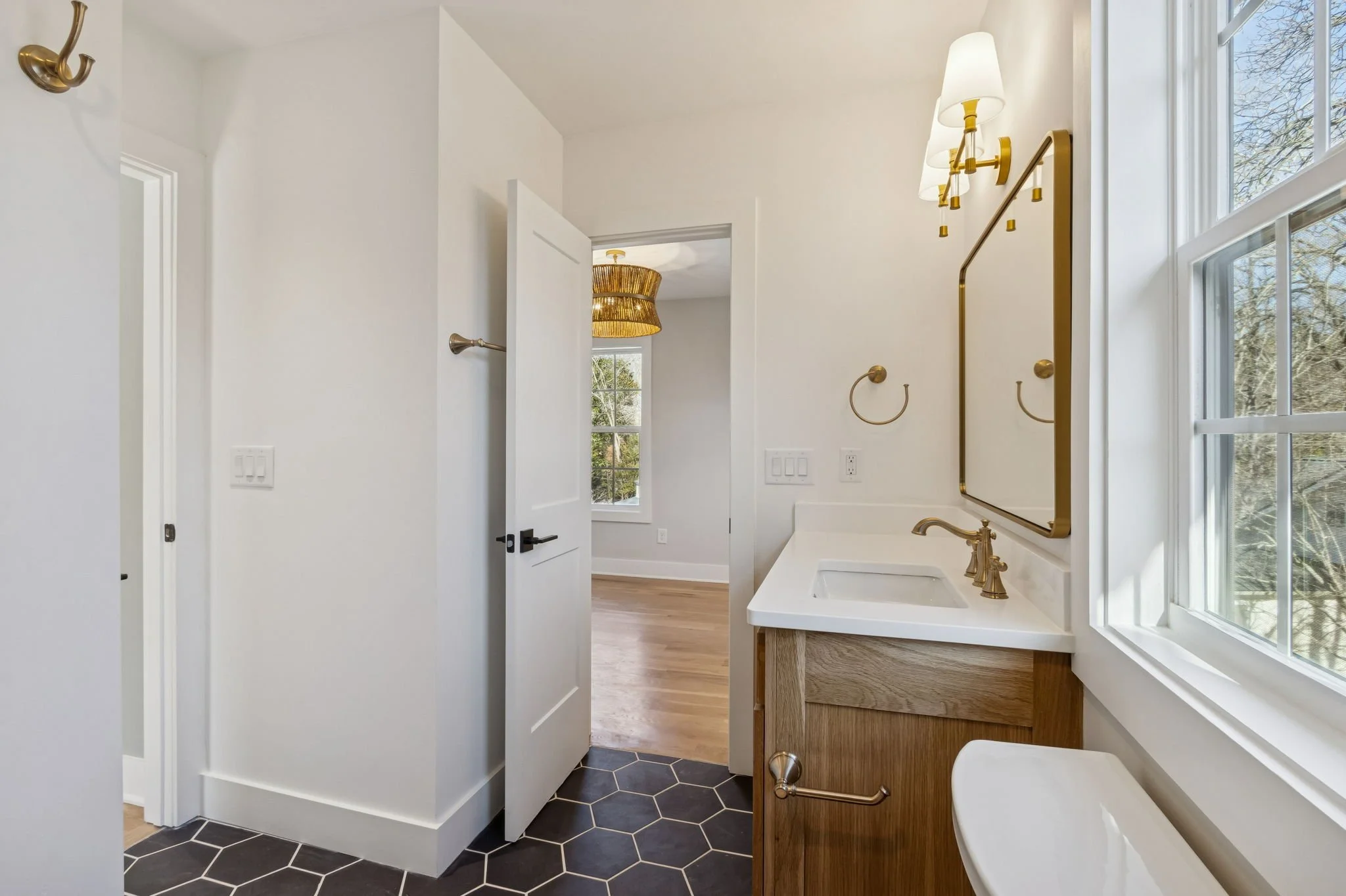 46-web-or-mls-1320 Harvard Rd-33.JPG