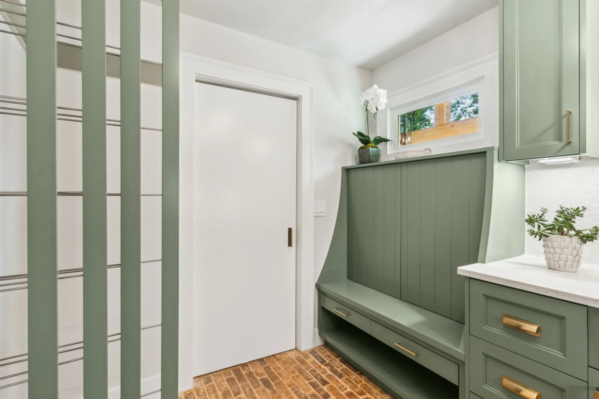 56-web-or-mls-4876 Newton Dr-5.jpg