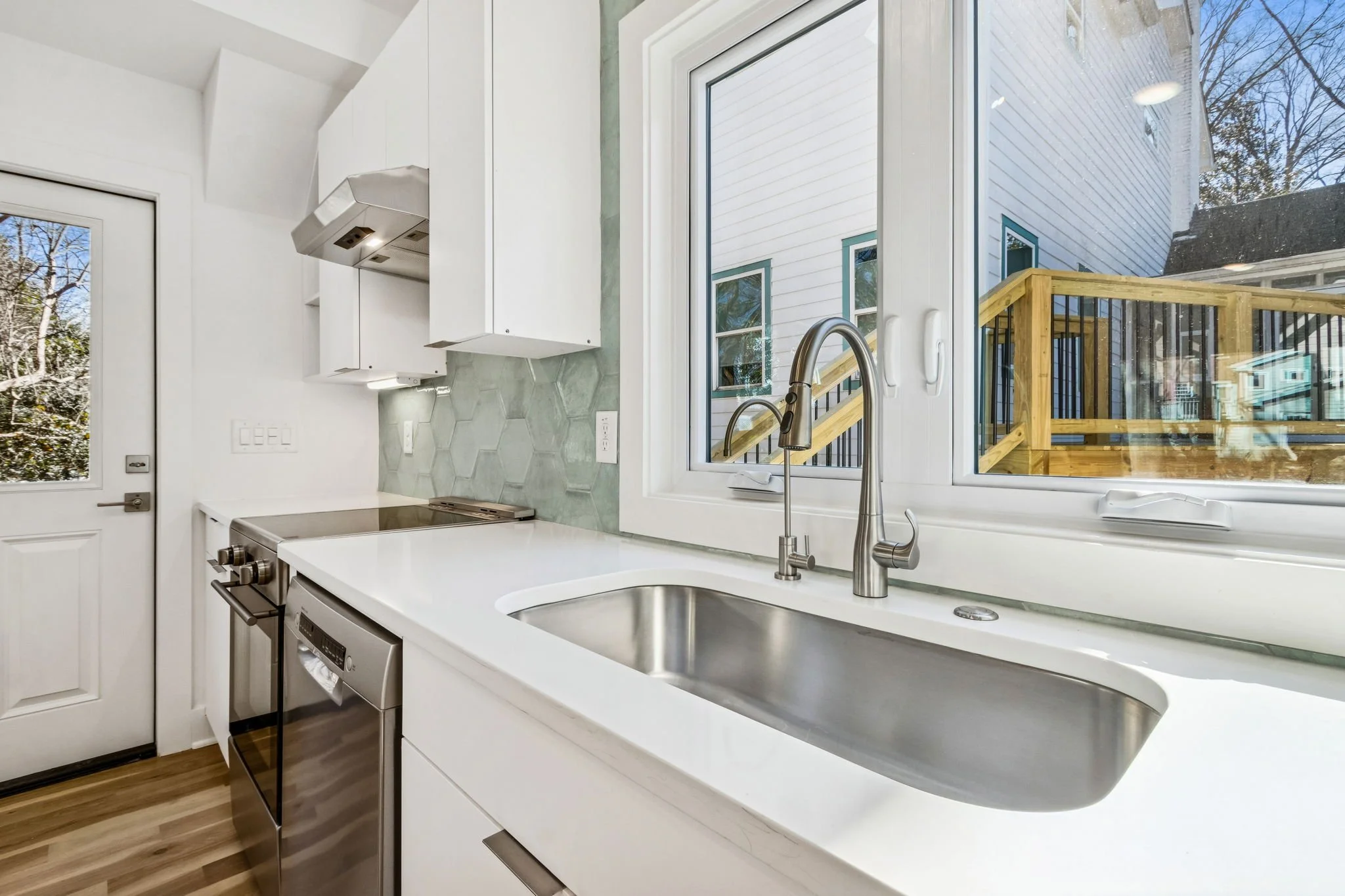 22-web-or-mls-127 Clarion Ave-22.JPG