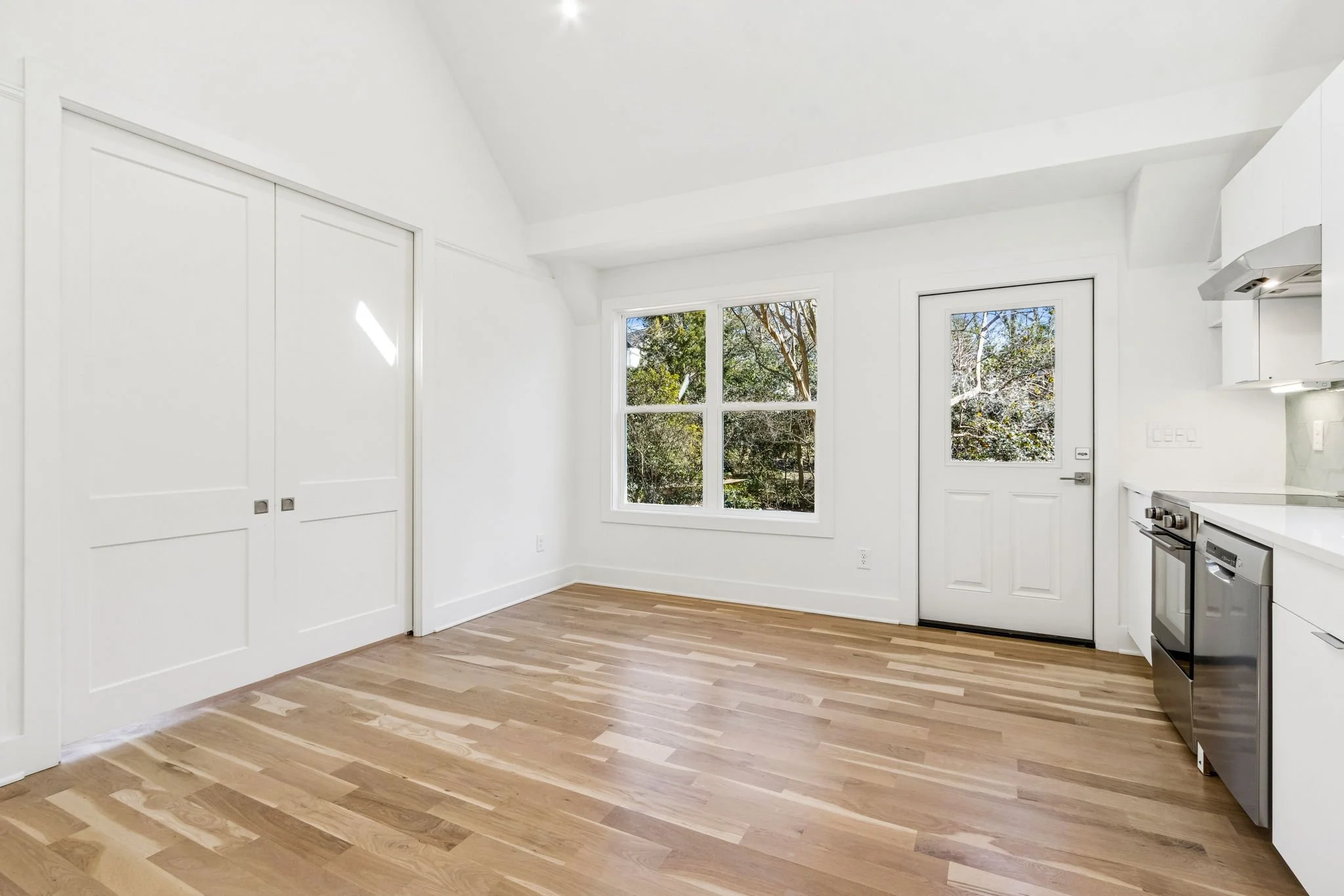 17-web-or-mls-127 Clarion Ave-17.JPG