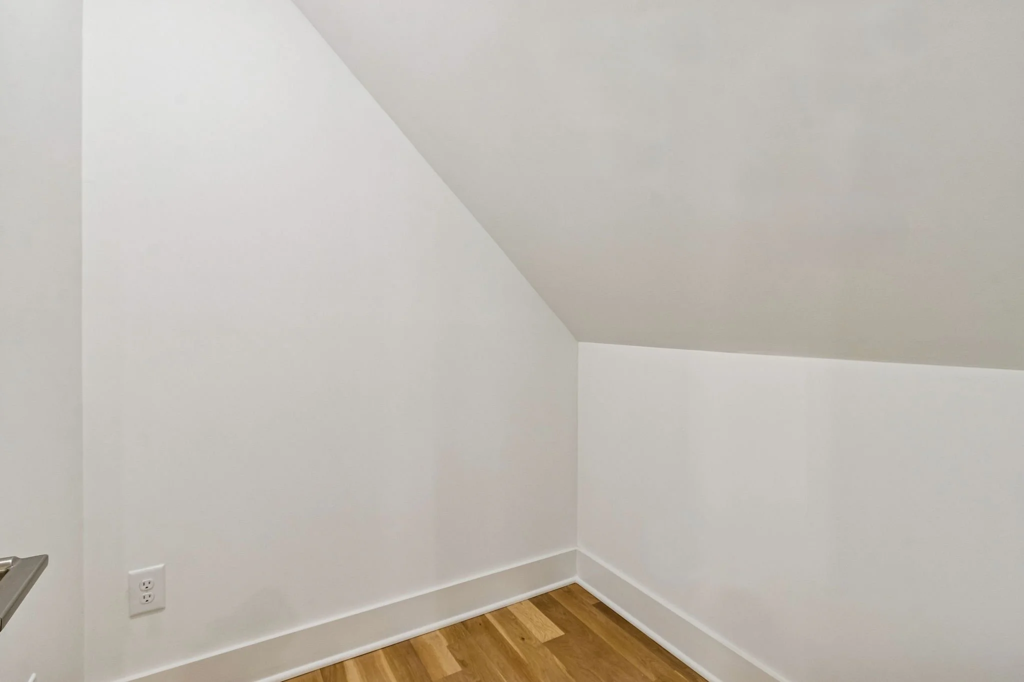 44-web-or-mls-127 Clarion Ave-44.JPG