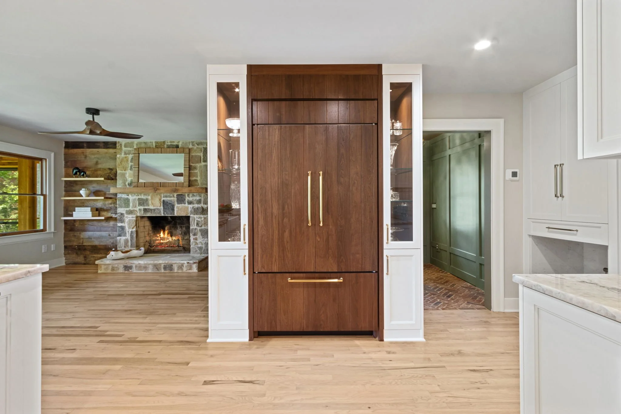 75-web-or-mls-4876 Newton Dr-24.jpg