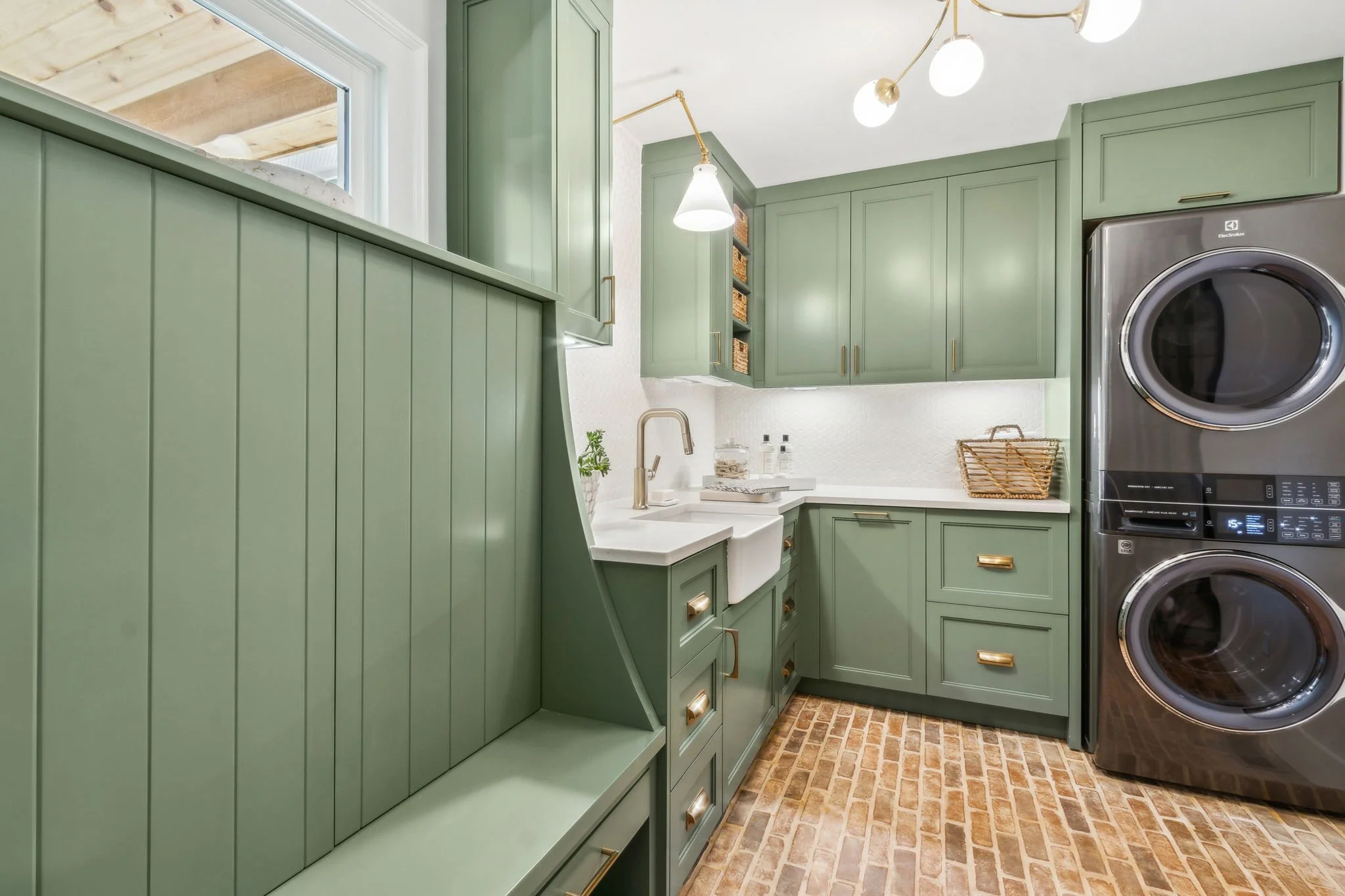 57-web-or-mls-4876 Newton Dr-6.jpg