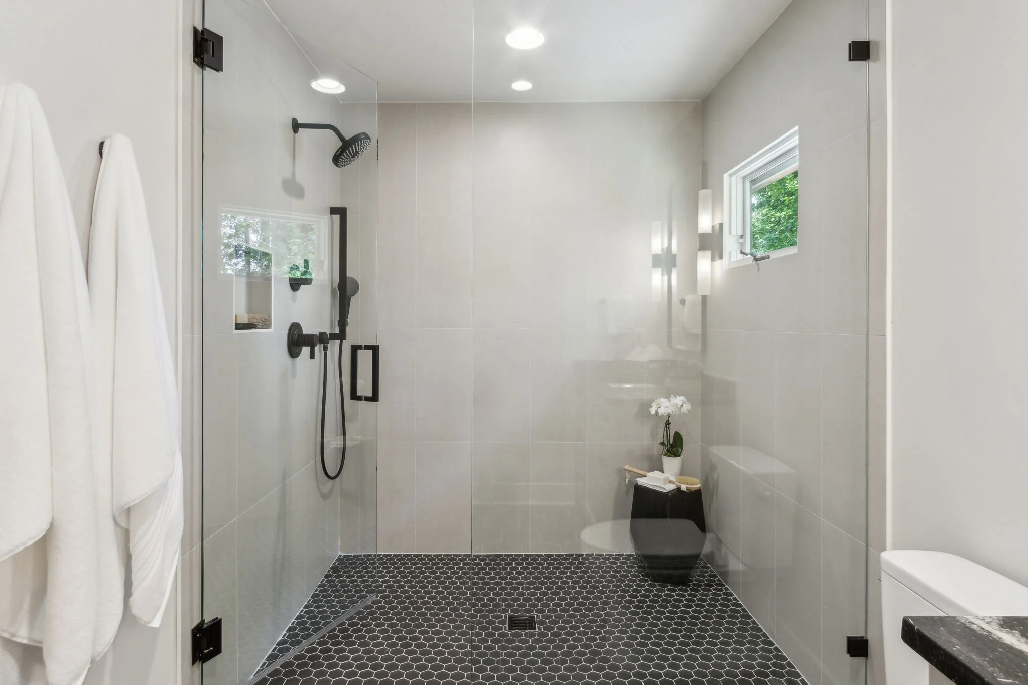 127-web-or-mls-4876 Newton Dr-76.jpg