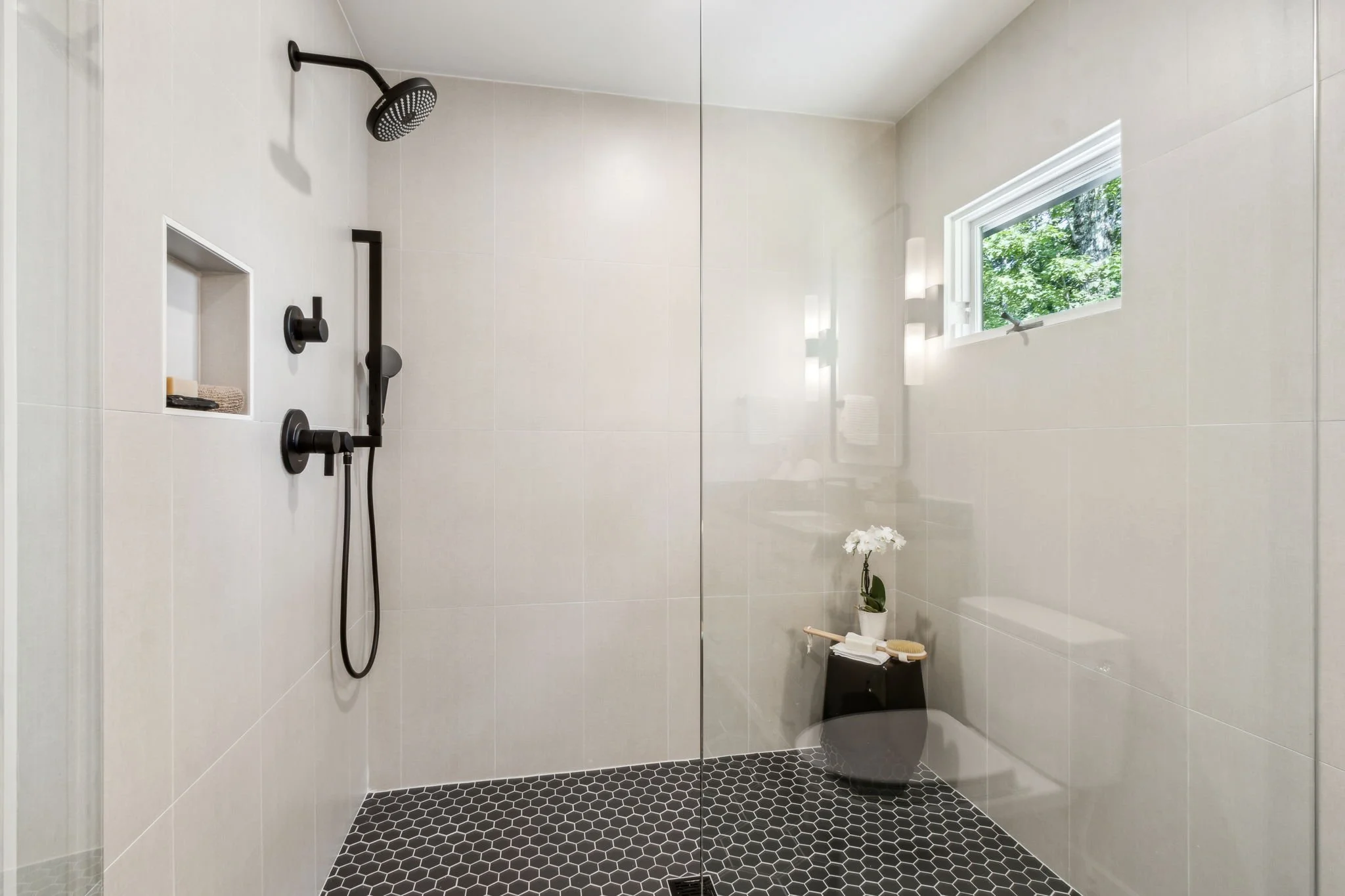 124-web-or-mls-4876 Newton Dr-73.jpg