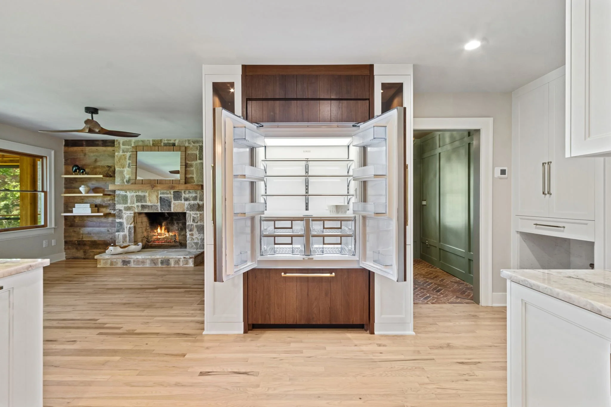 76-web-or-mls-4876 Newton Dr-25.jpg