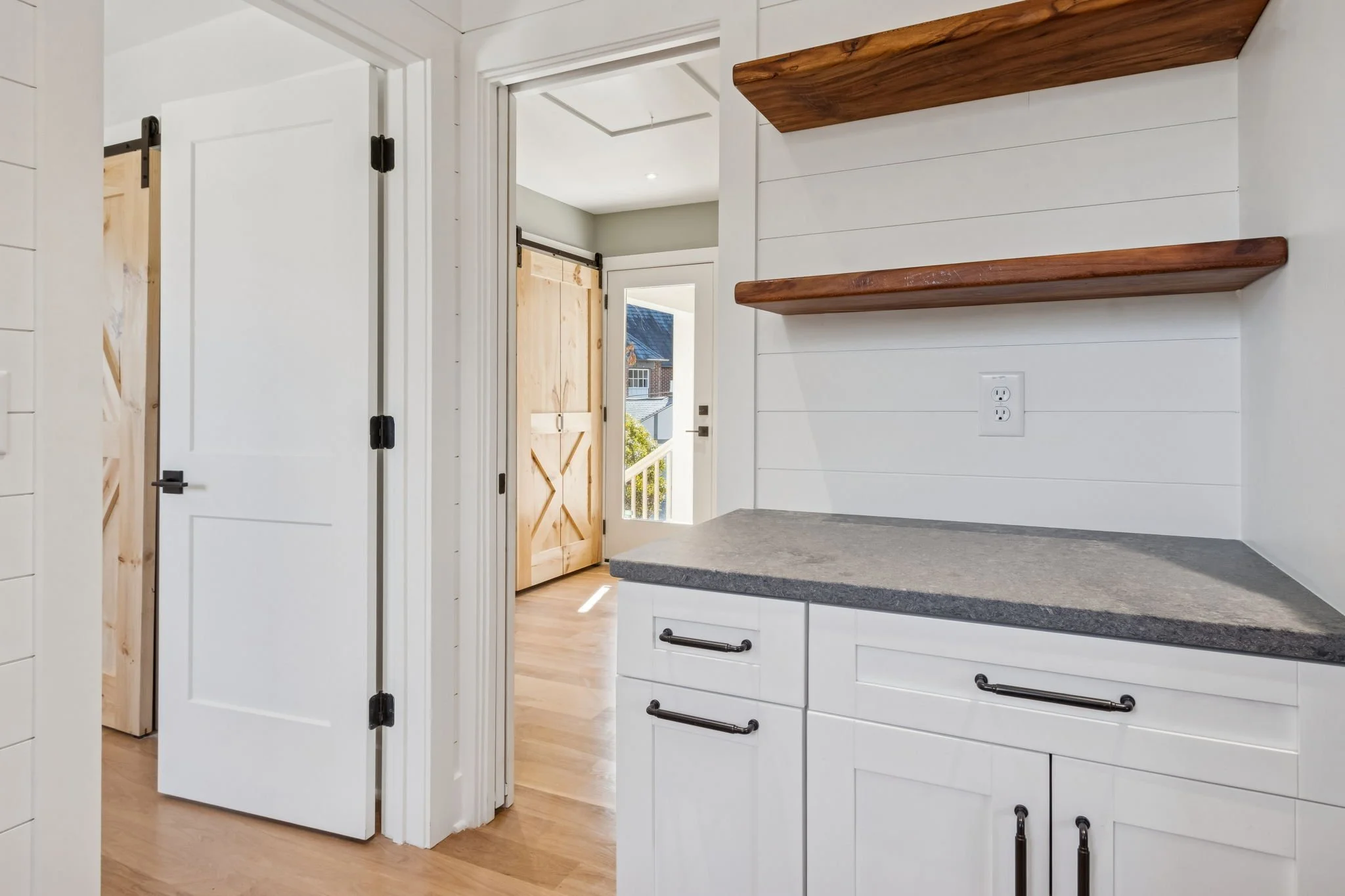 24-web-or-mls-1320 Harvard Rd-11.JPG