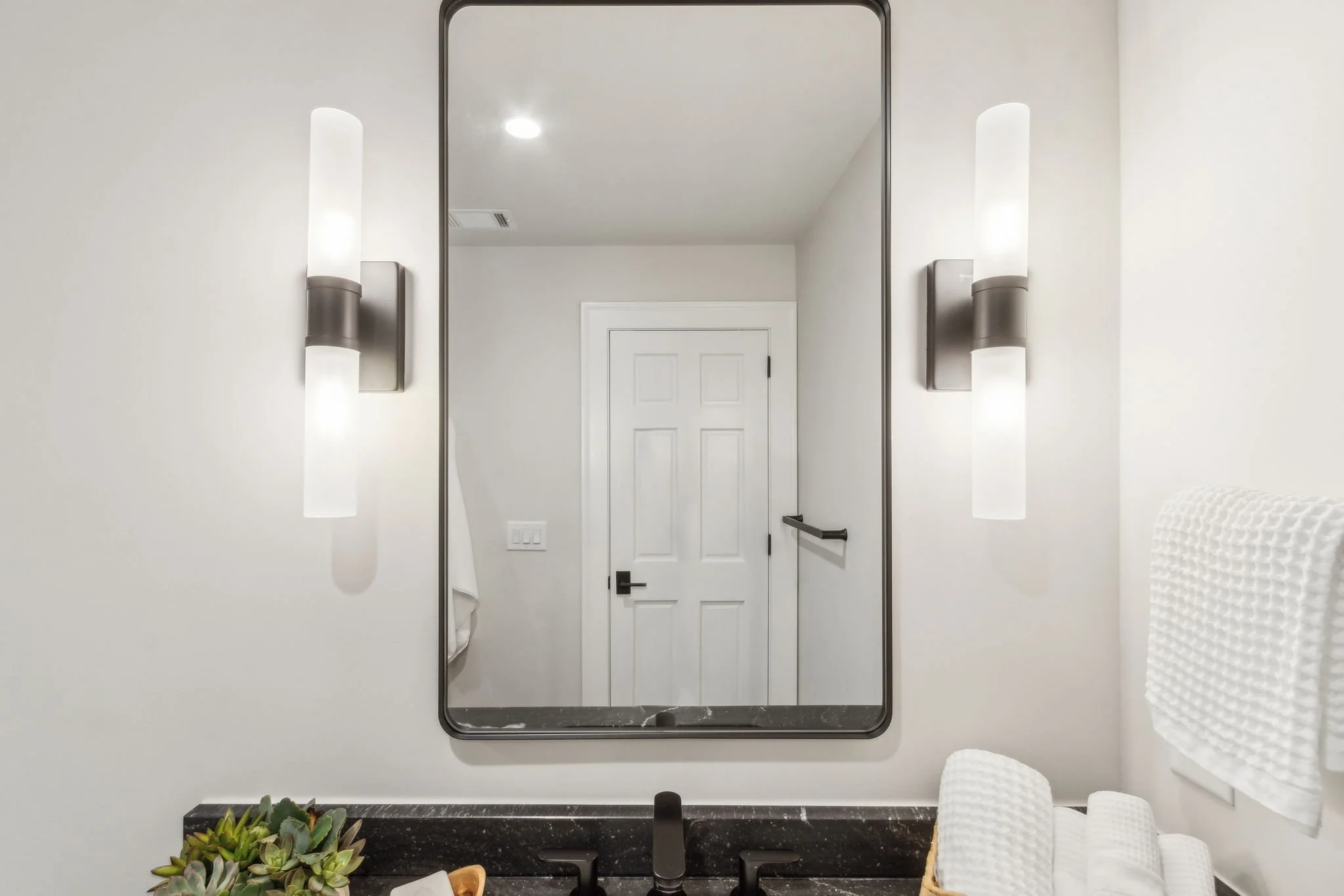 128-web-or-mls-4876 Newton Dr-77.jpg