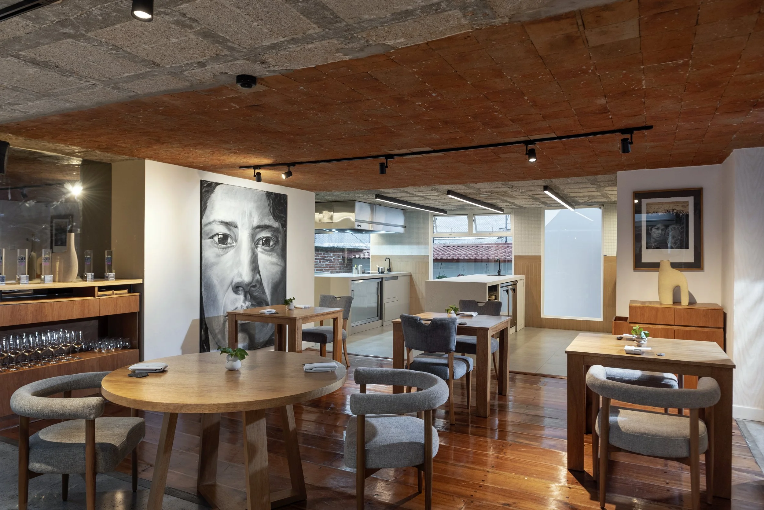 DINING ROOM NUEMA (1).JPG