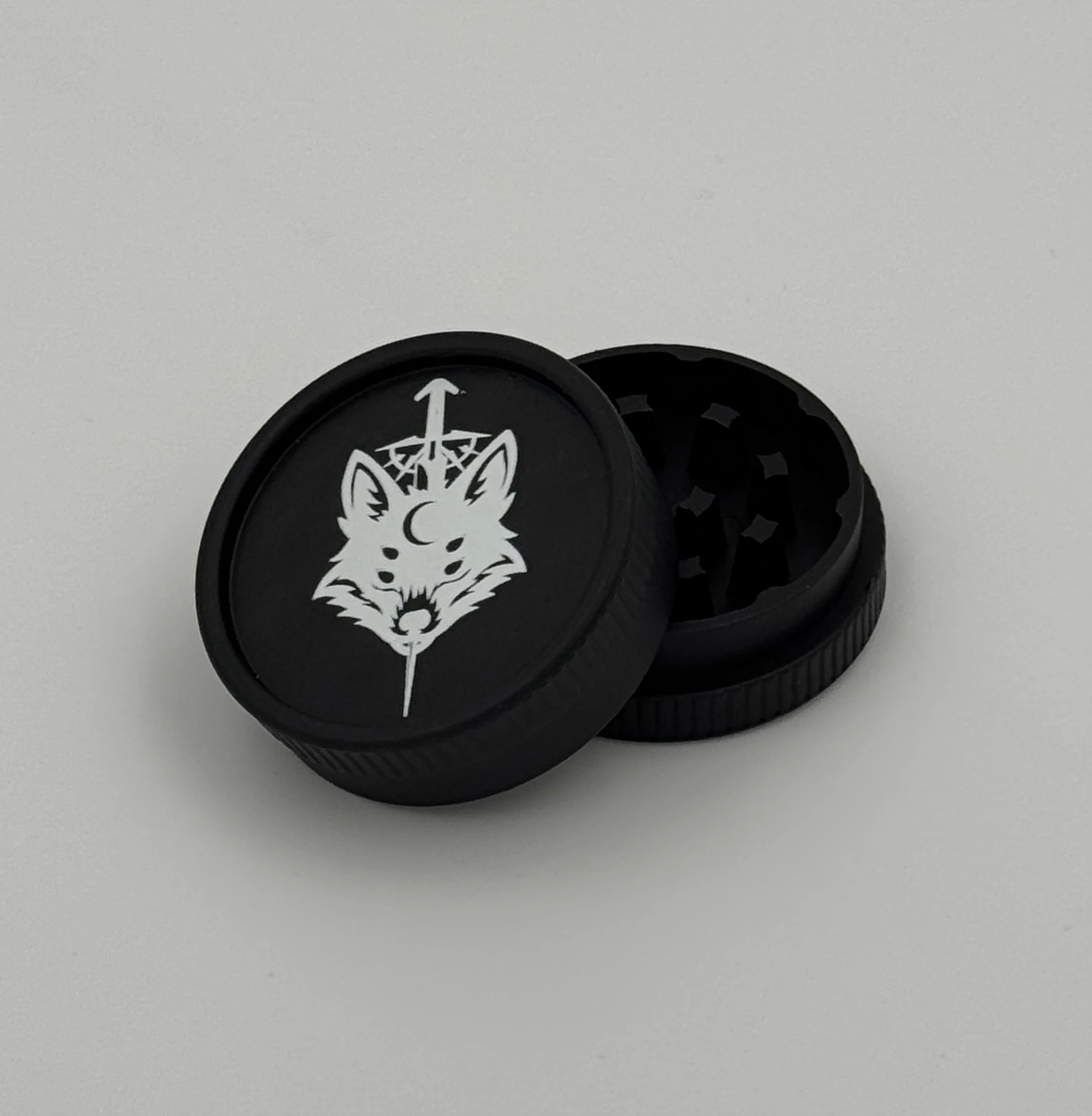 GRINDER - EMBLEM BLK