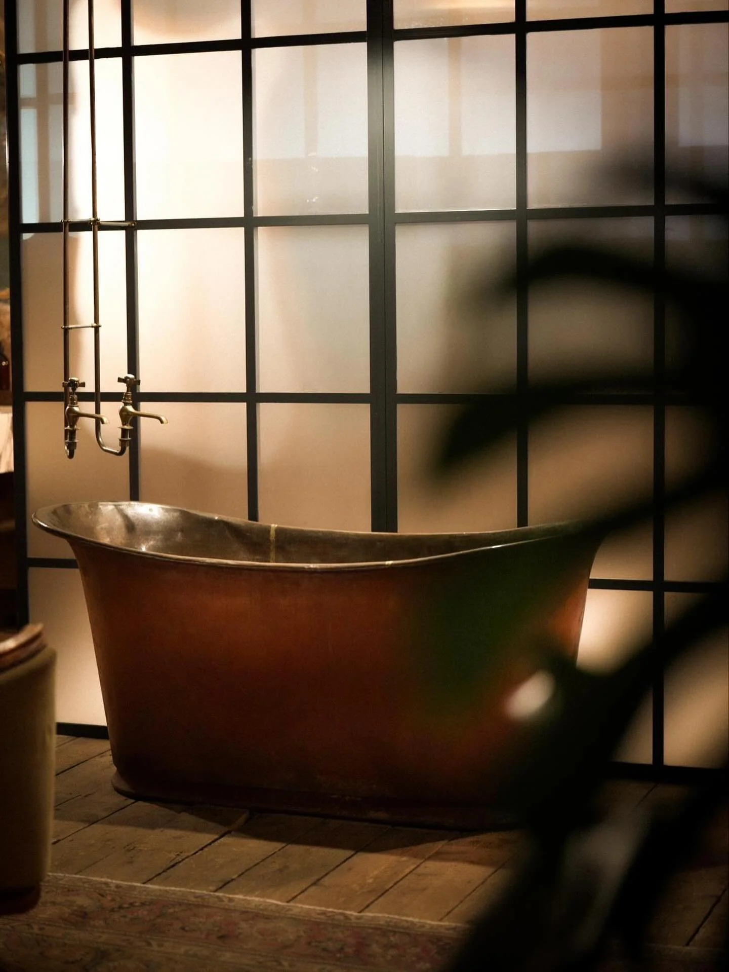 Nothing like a soak in this copper tub 🛁

📸 @sarahfranceskelley