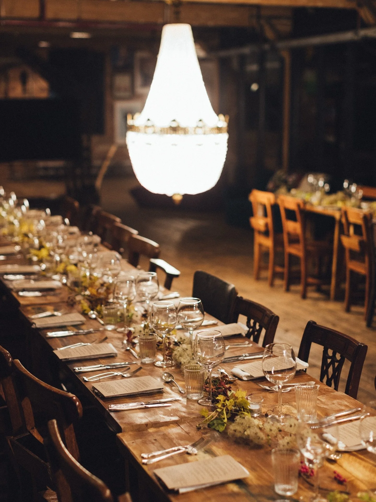 A loft made for long tables, low light and endless conversation 🍷 plan your next event in a space that feels like home - drop us a DM to start planning 💫