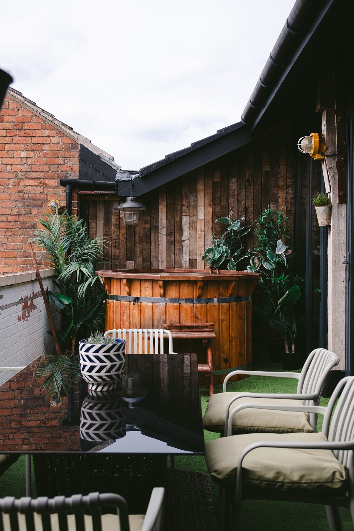 group-stay-with-hot-tub-east-midlands