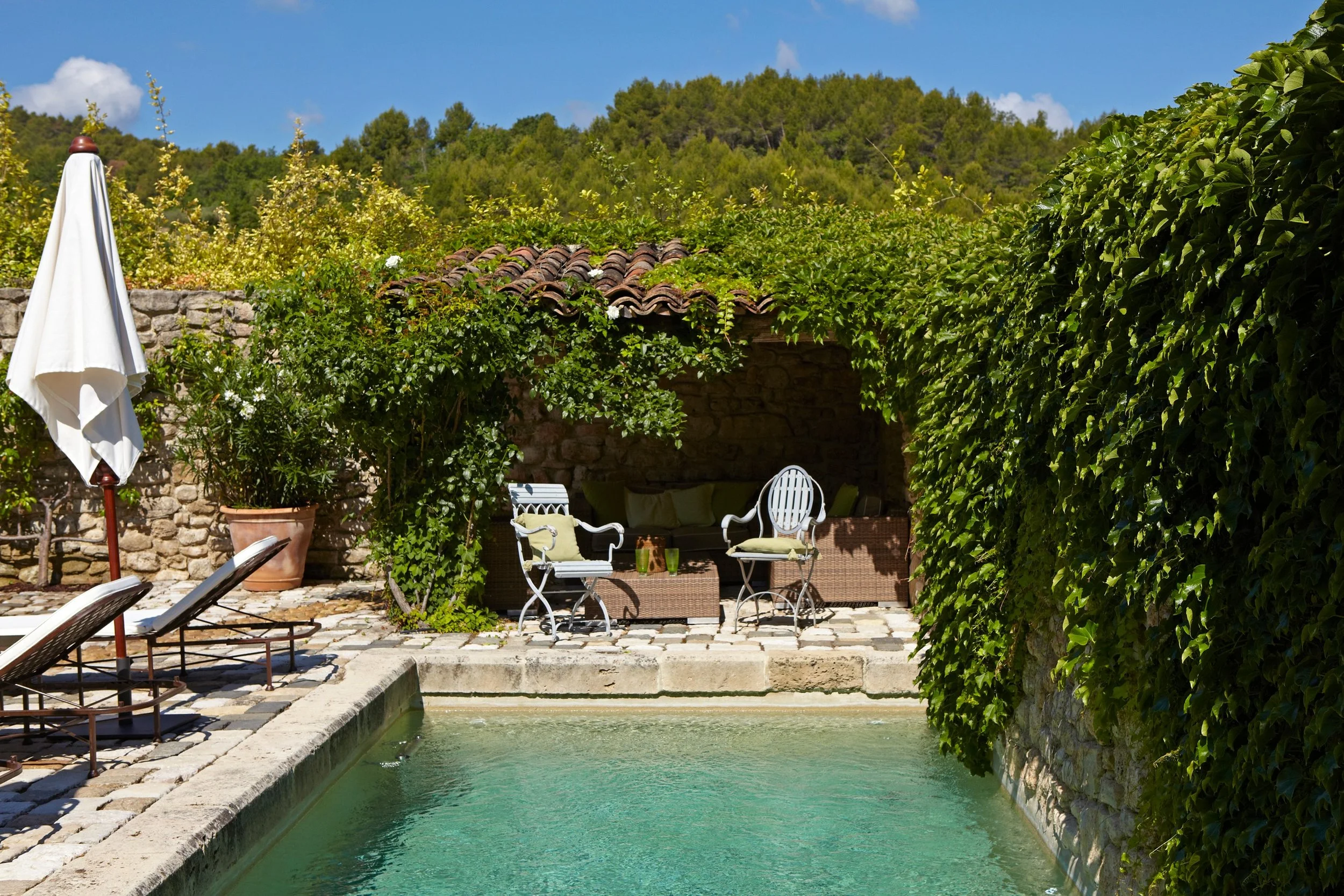 imgi_42_67bd7c3397f8506b10ec2131_Extérieurs Grenache - MP. Morel (1).jpg