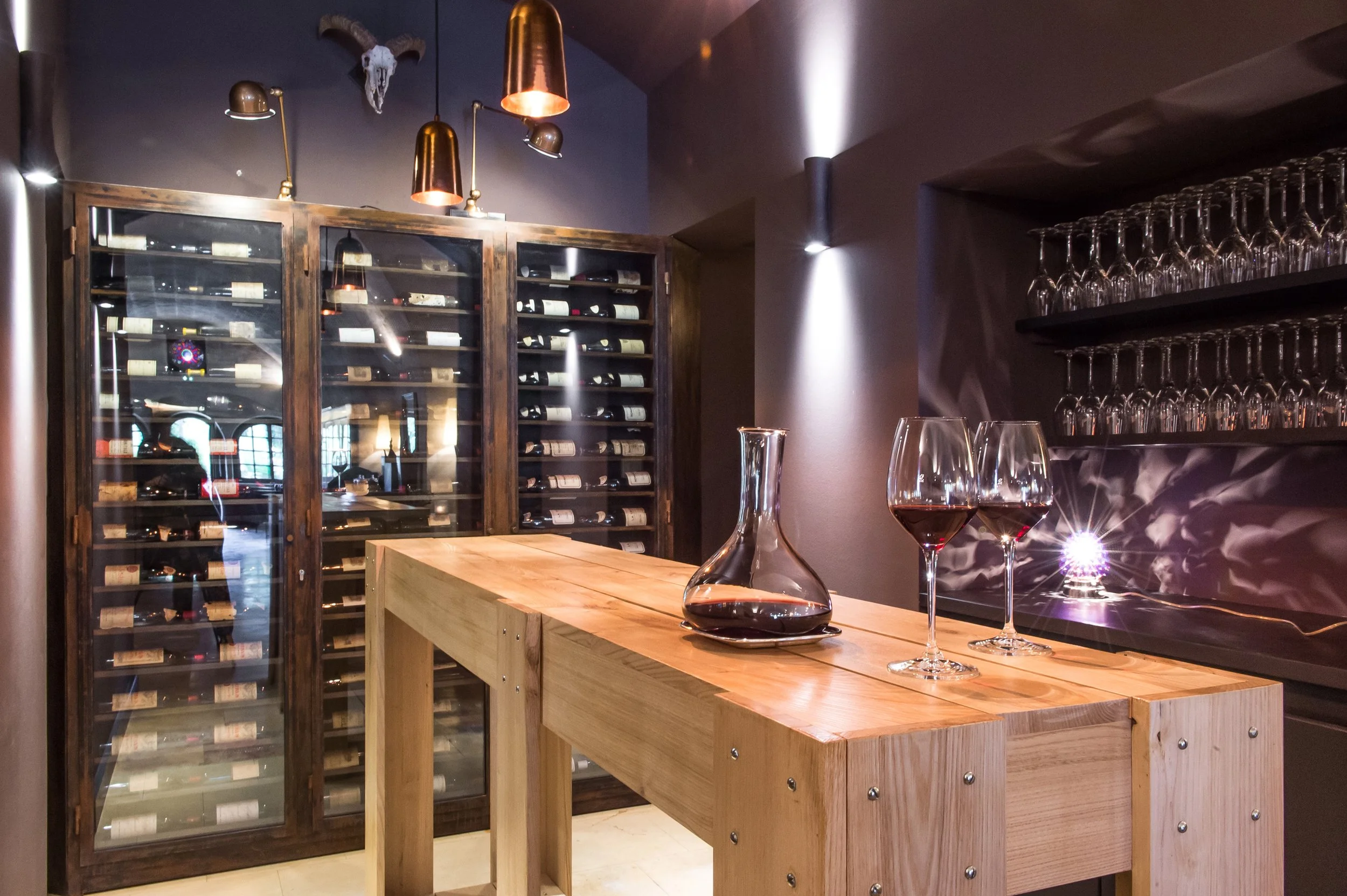 Salle dégustation - Restaurant Oustau de Baumaniere (2).jpg