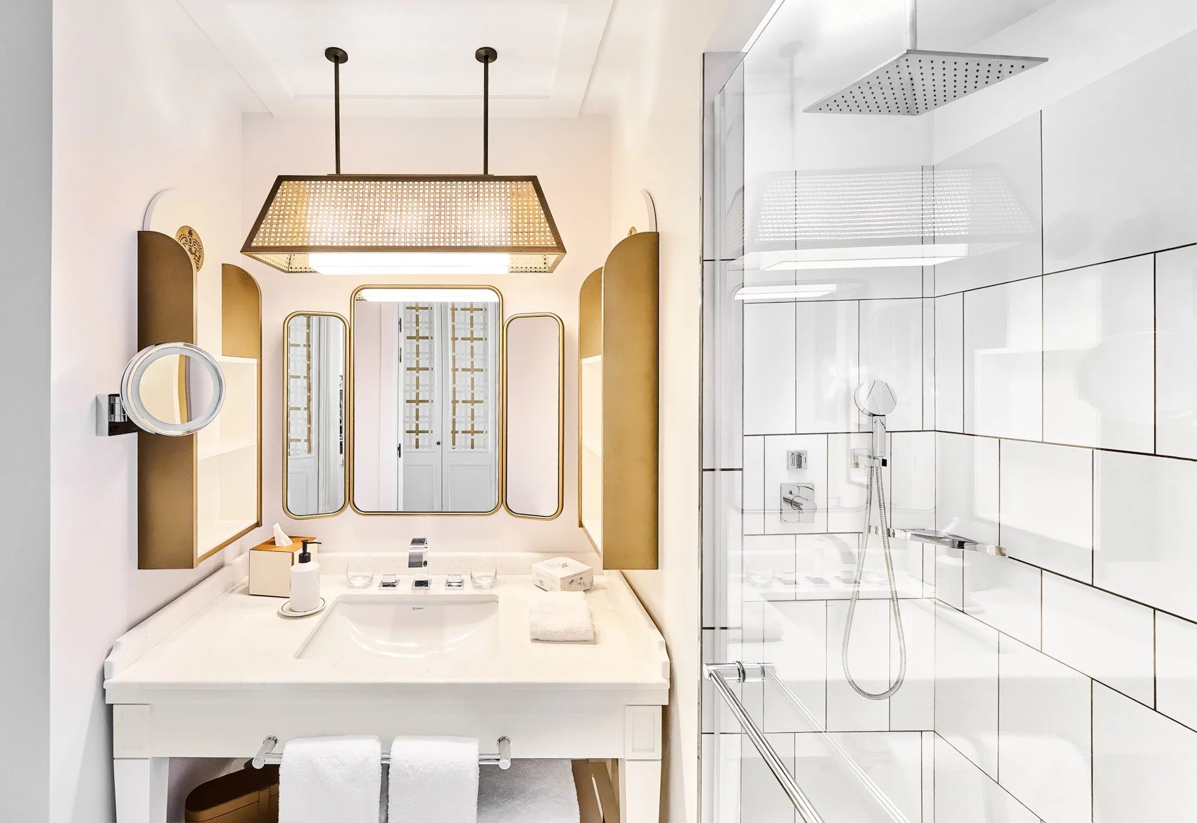 Bathroom - Shower ©Carlton Cannes Richard Haughton.jpg