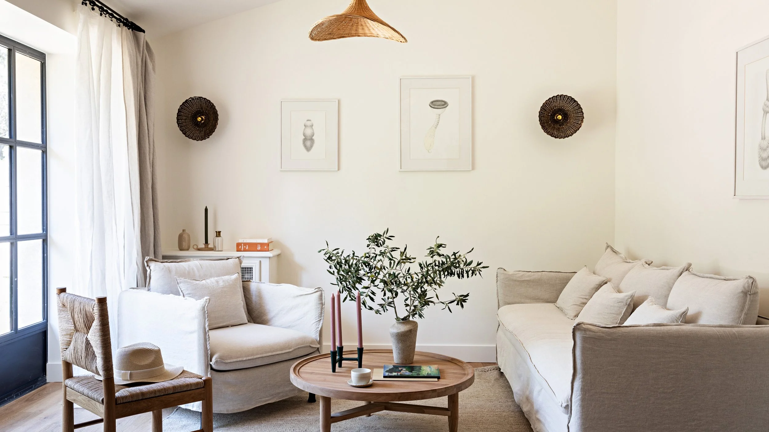 Domaine de Fontenille - bedroom (2).jpg