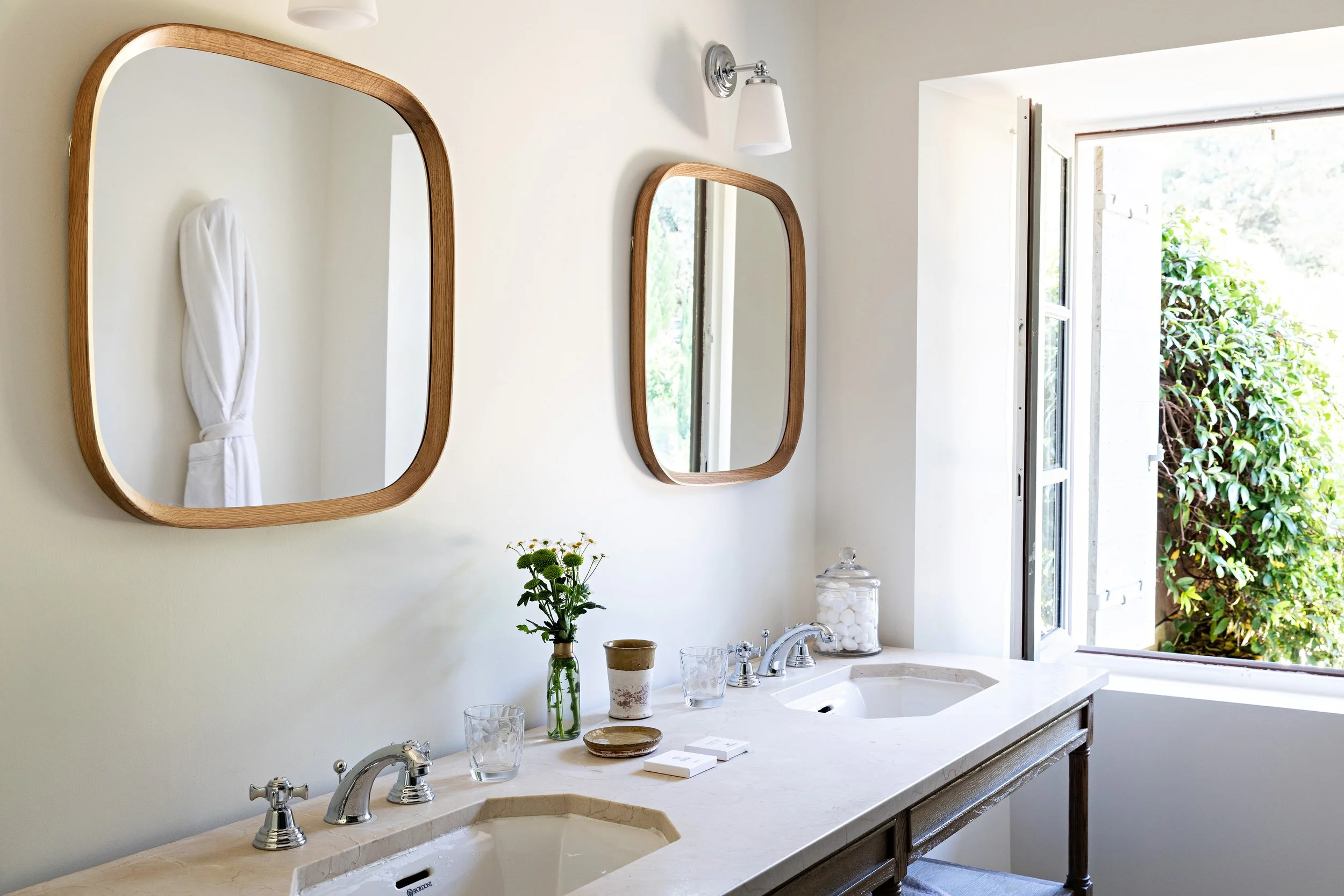 Domaine de Fontenille - bathroom.jpg