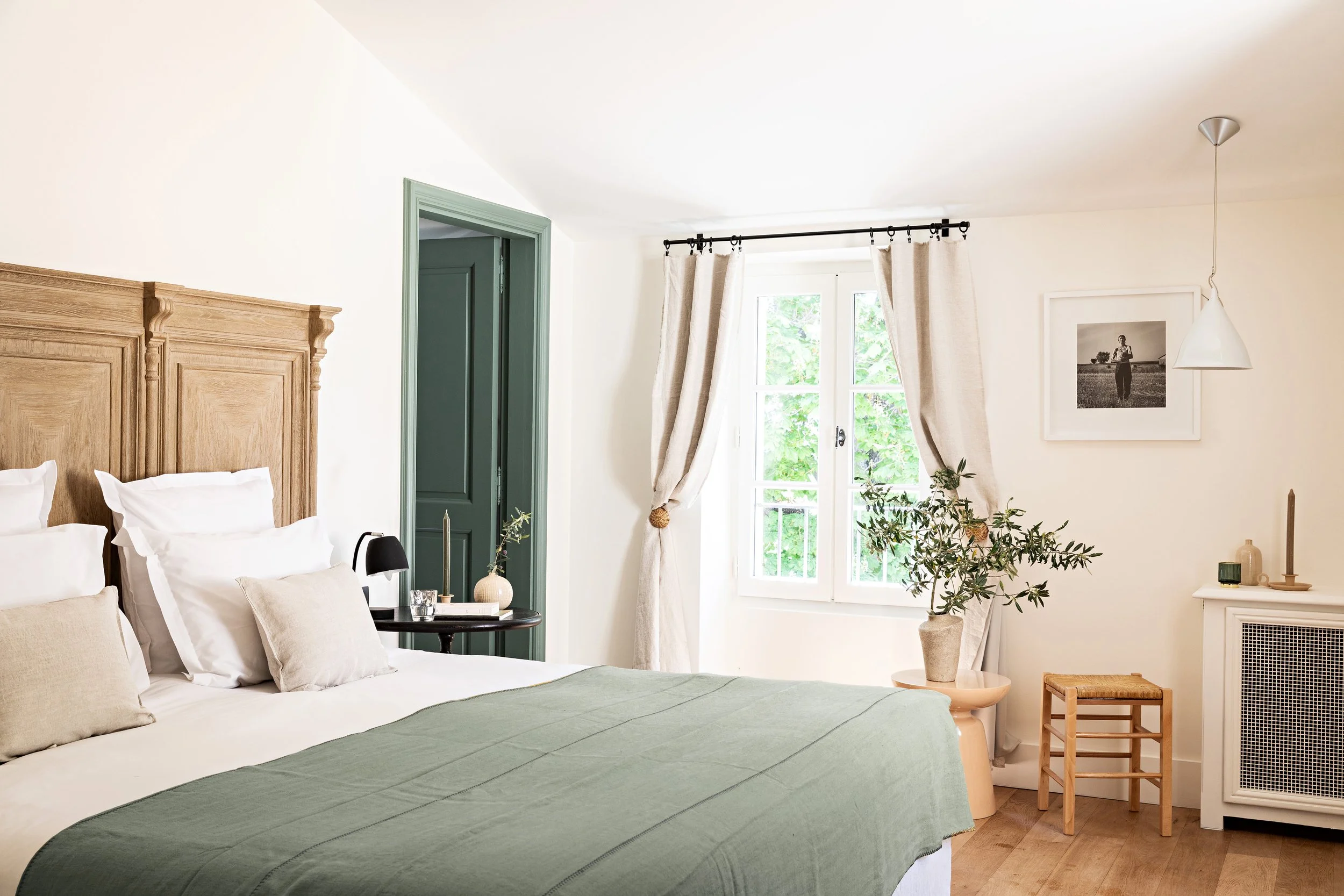 Domaine de Fontenille - bedroom(1).jpg