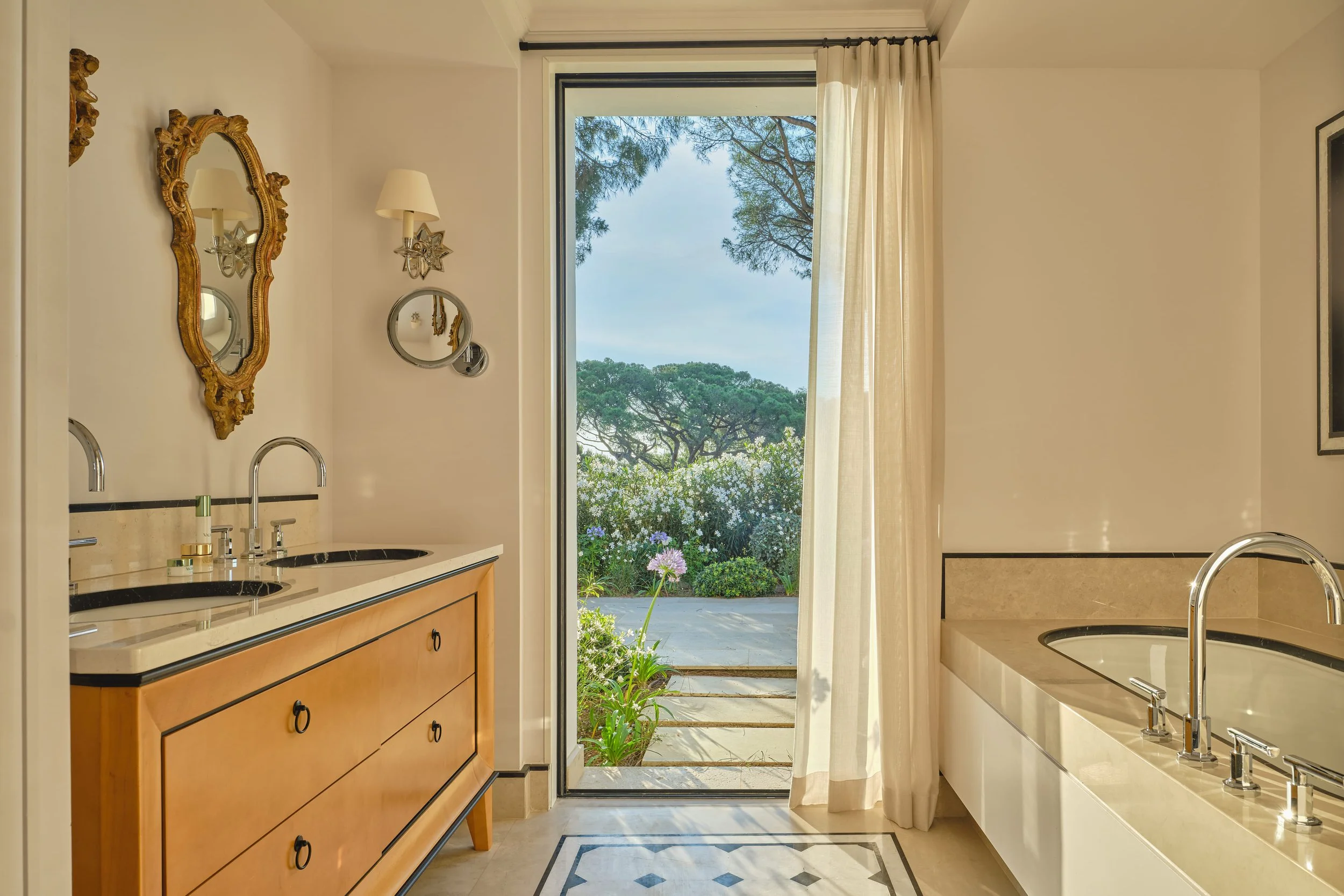 Suite Victoire-Salle de bain-Vue d'ensemble-1.jpg