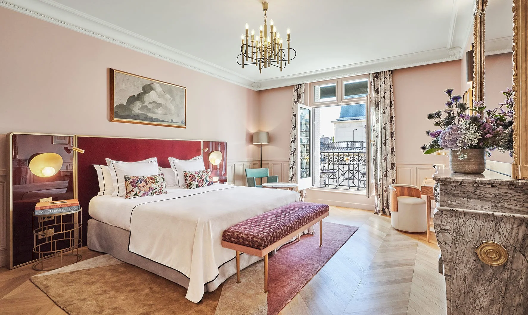 Executive Room with balcony & Eiffel Tower view (1).jpg