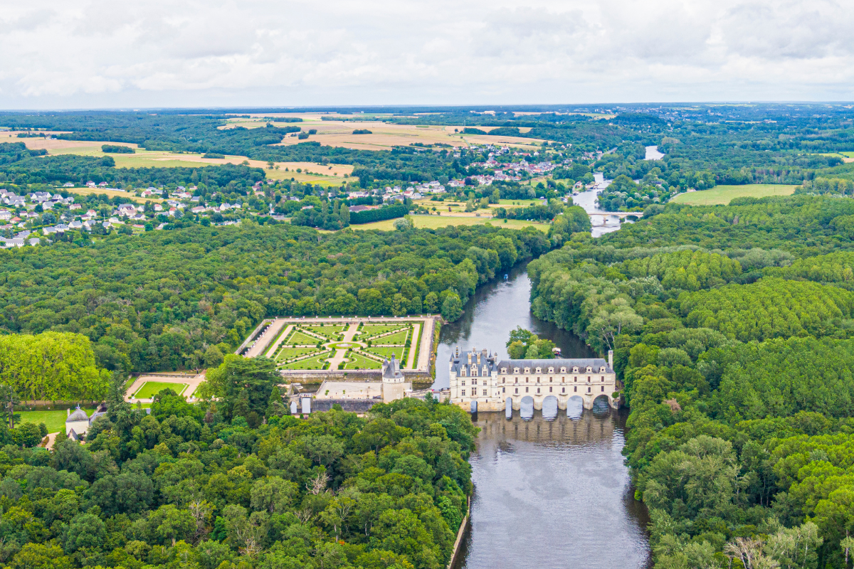 loire-valley-chenonceau-chateau-garden-aerial-view.png
