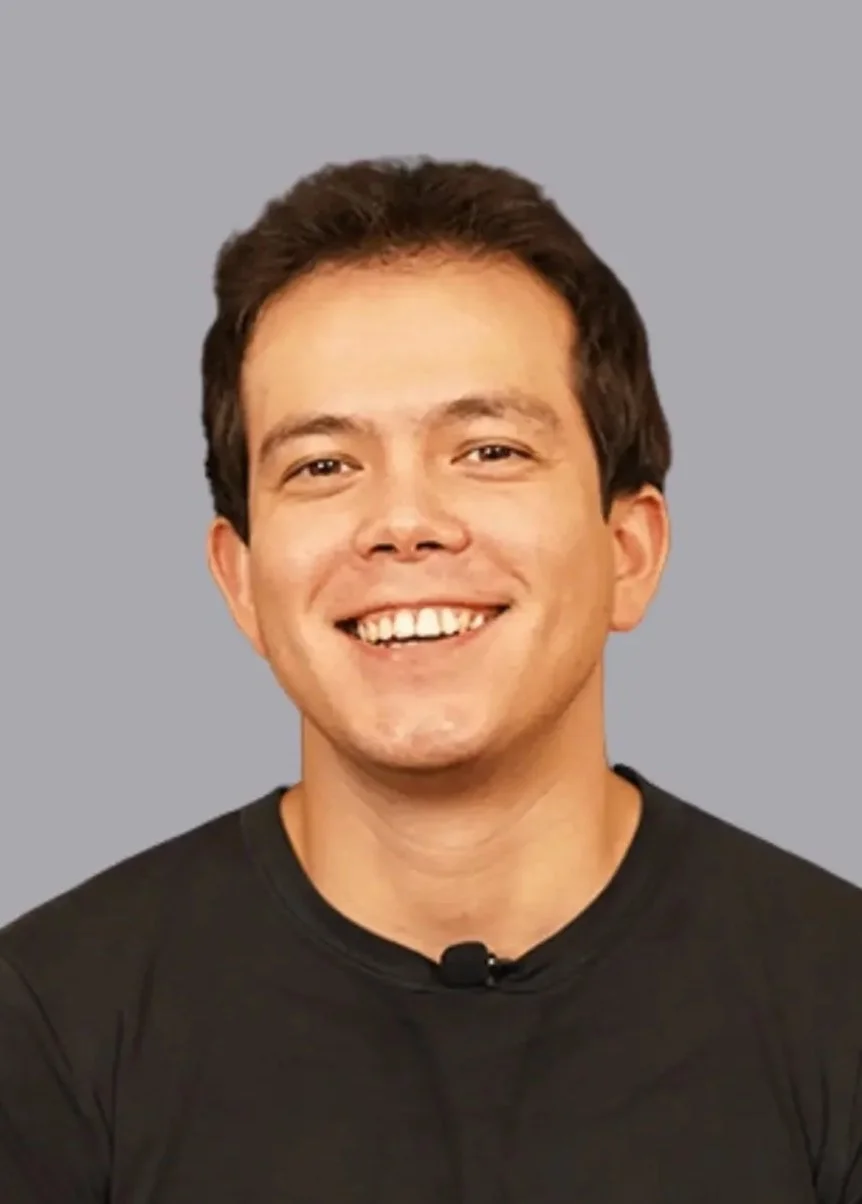 CEO and tech founder in a black t-shirt and casual look