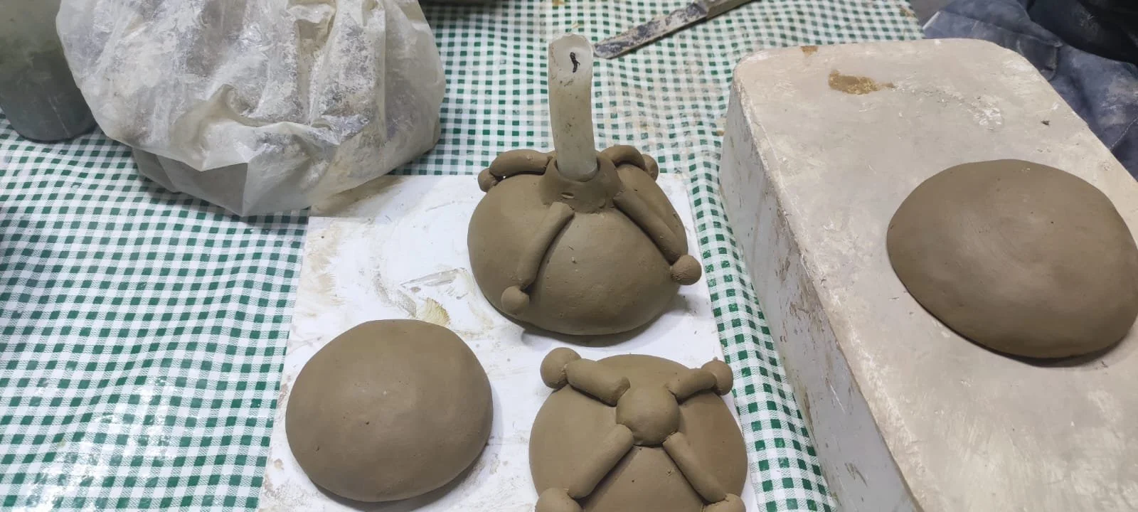 Taller Pan Muerto-barro3.jpeg