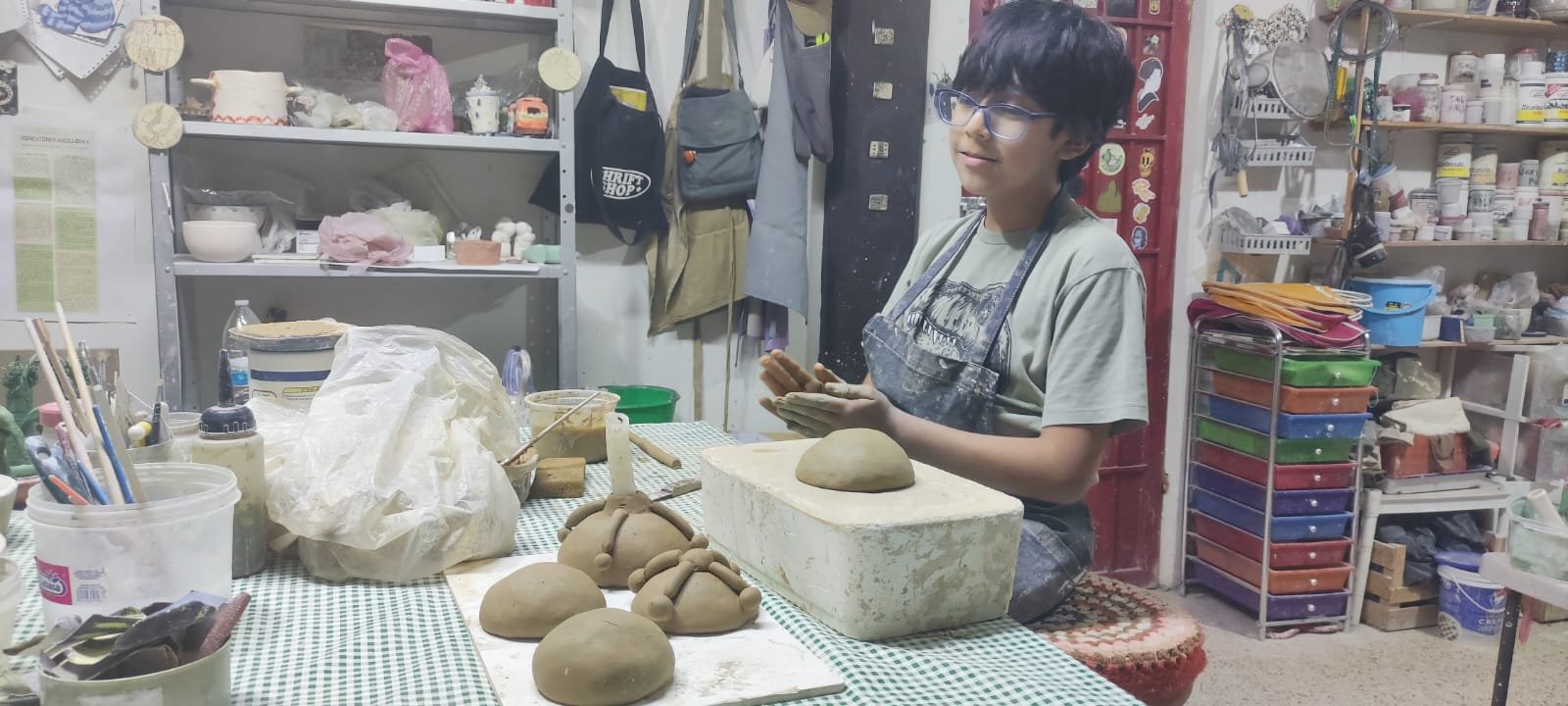 Taller Pan Muerto-barro1.jpeg