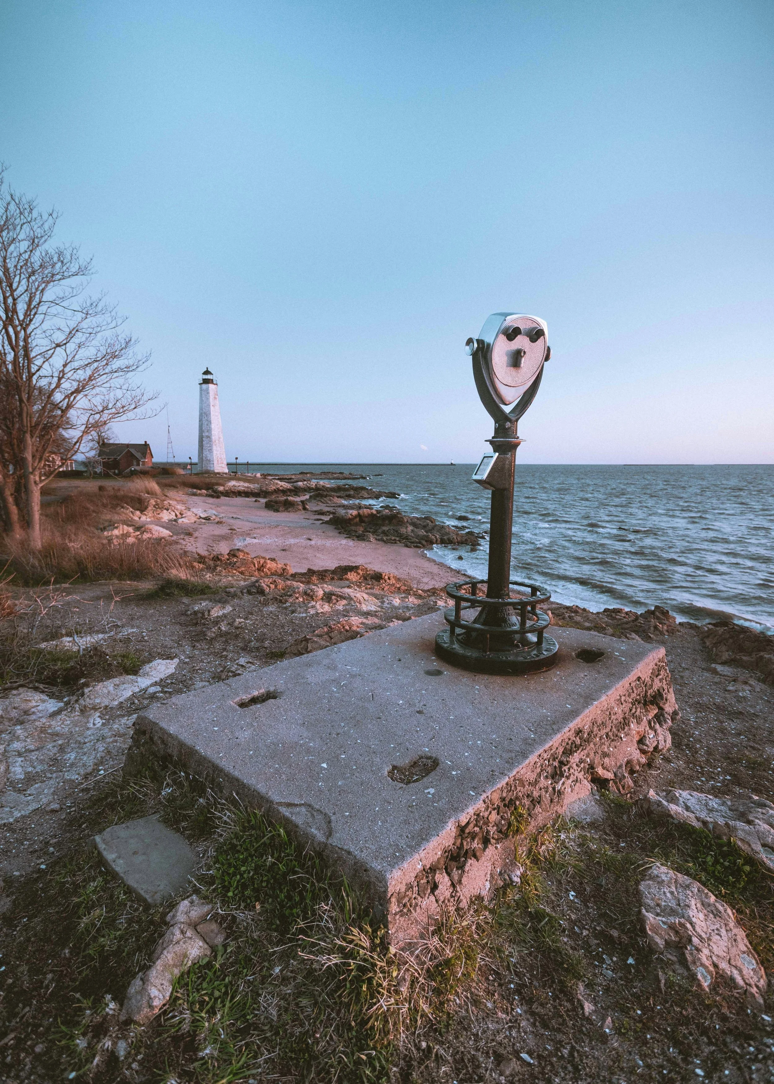 A lighthouse and viewfinder in New Haven, Connecticut