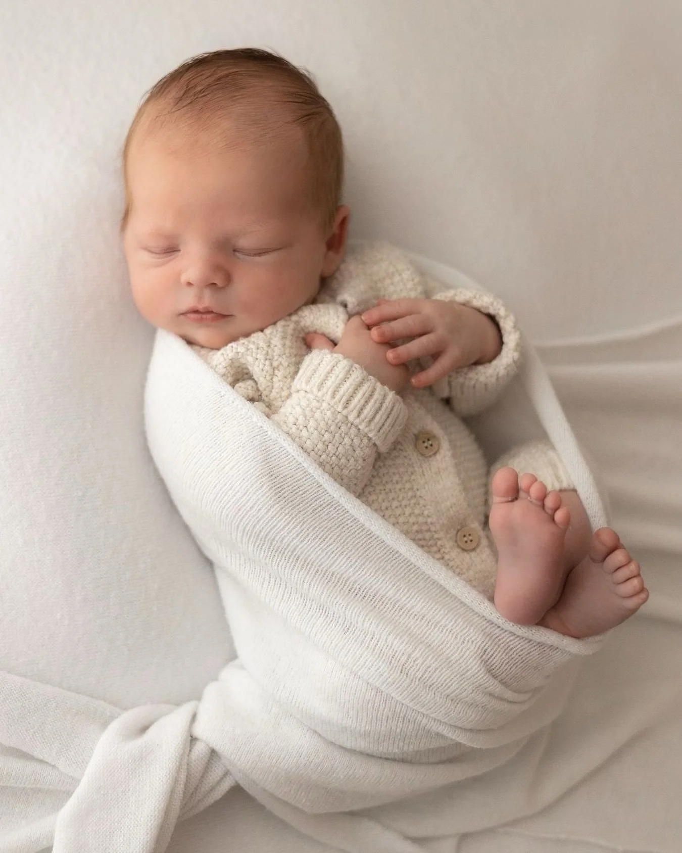 One of the reasons so many of my clients come to me is for natural, portraits. I love a soft swaddle that keeps baby cosy, without hiding who they are.