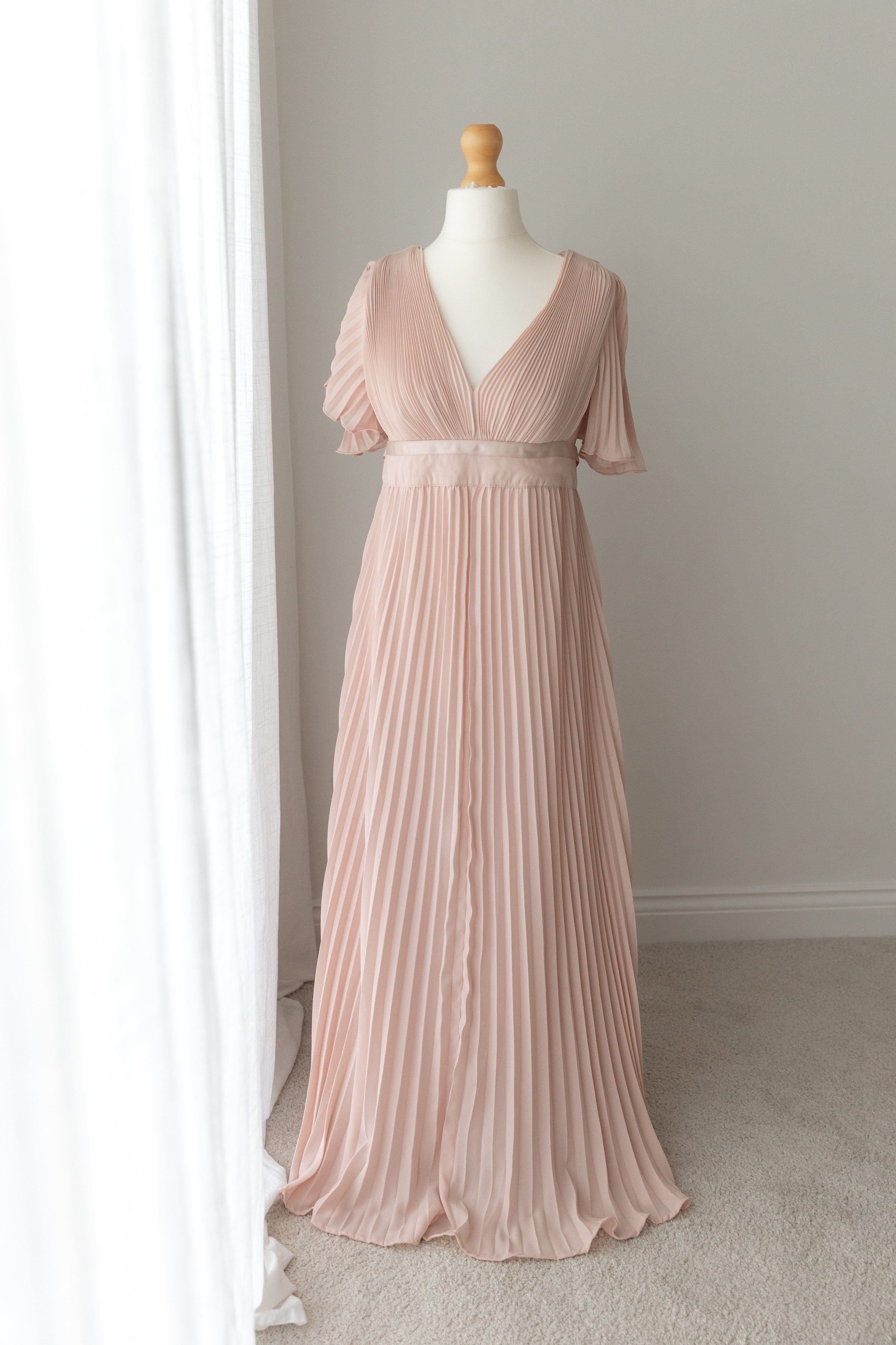 Fits: X Small- Small
Perfect for: Maternity Sessions, Postpartum and Family Sessions