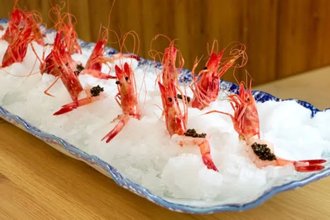 Red shrimps on ice at El Racó de la Xara restaurant
