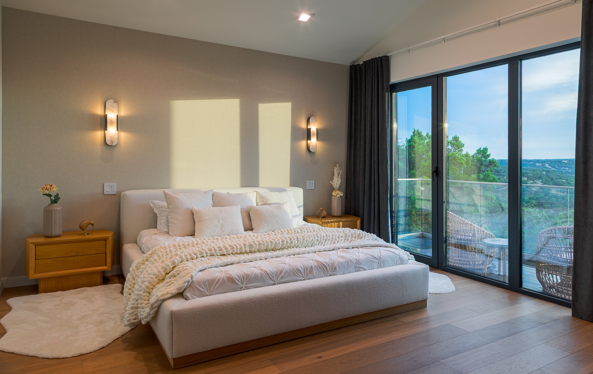 austin-luxury-airbnb-bed-room-cozy-interior-design-hotel