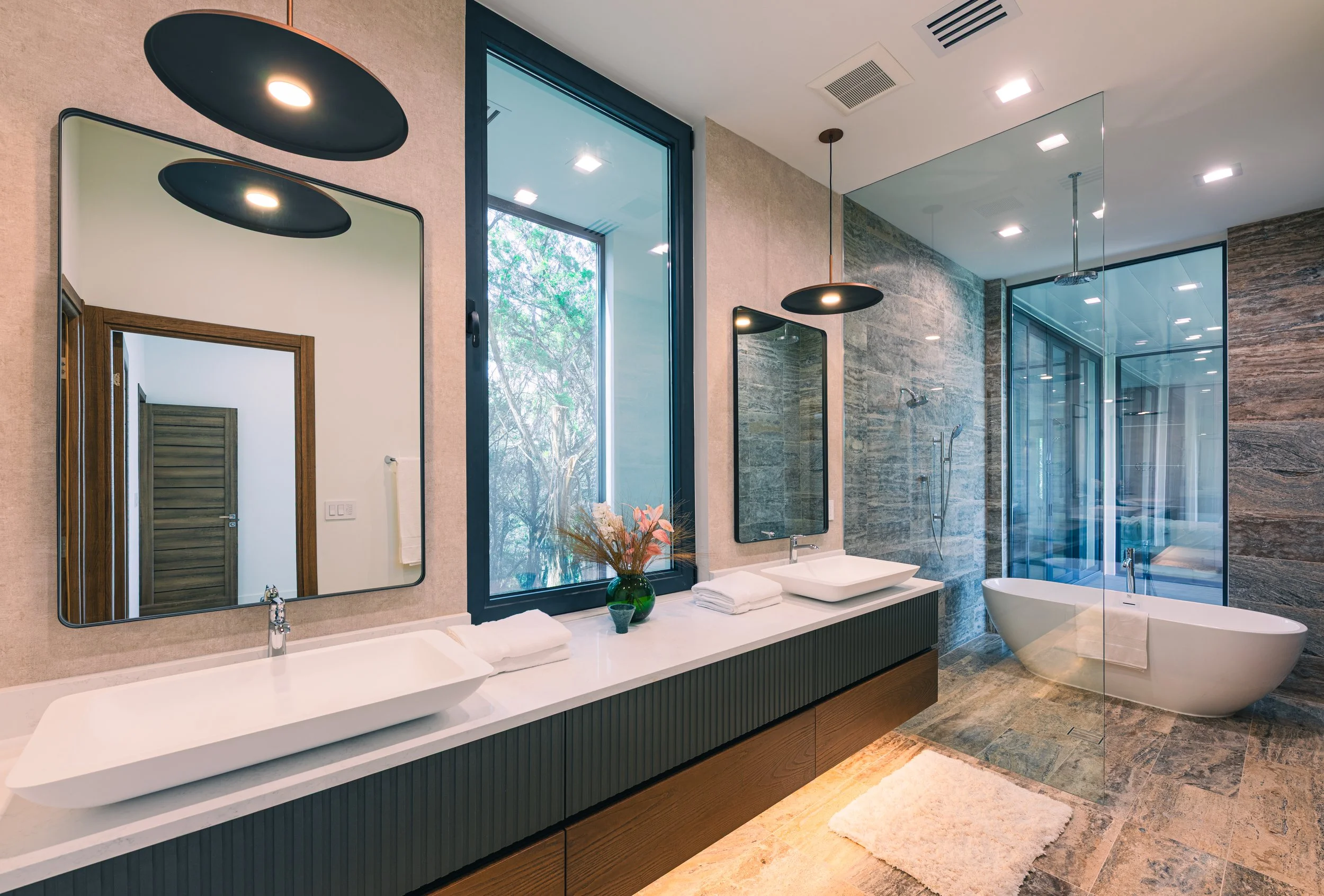 austin-luxury-airbnb-modern-bath-room