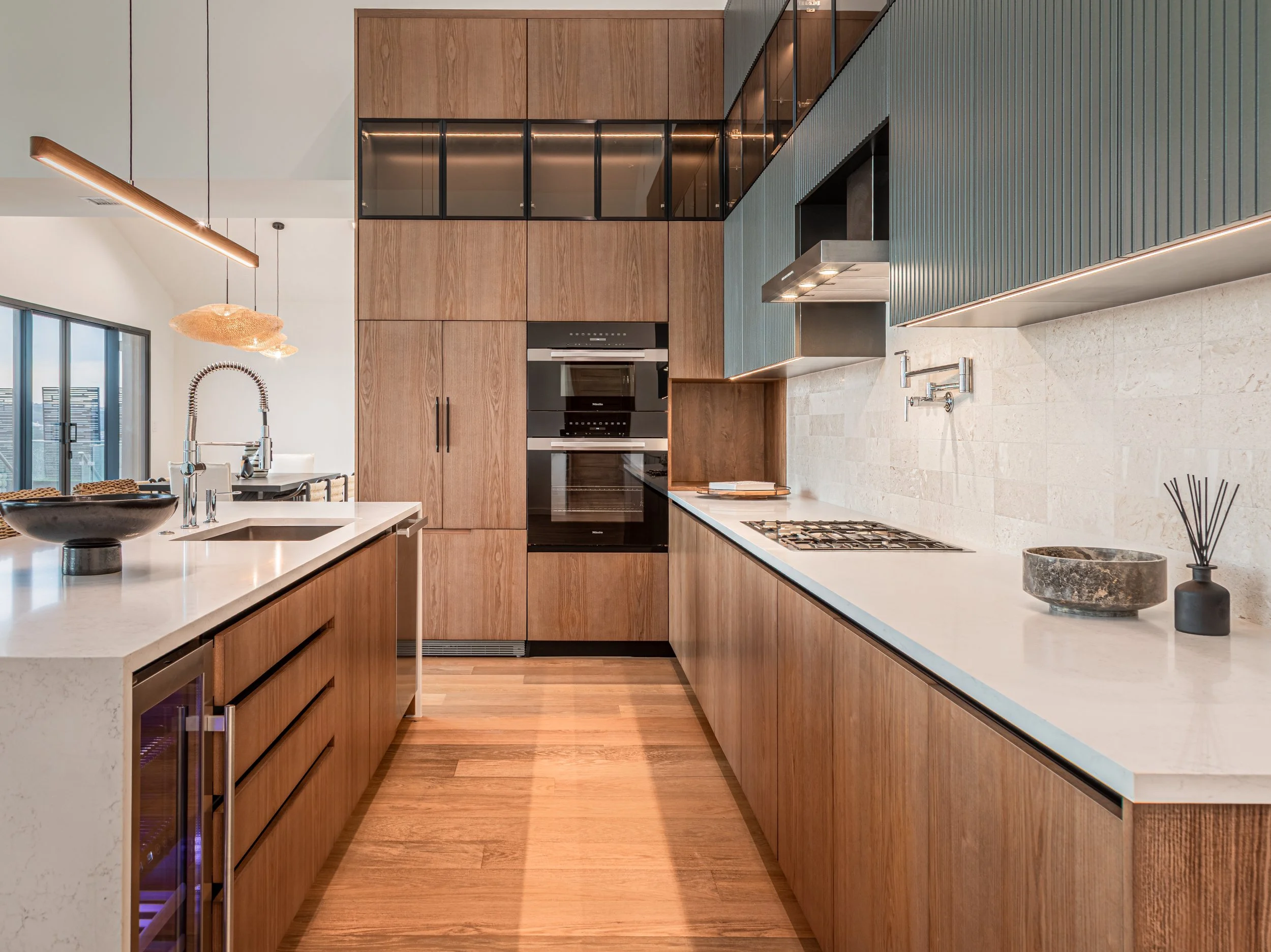 austin-luxury-airbnb-modern-kitchen-cabinets