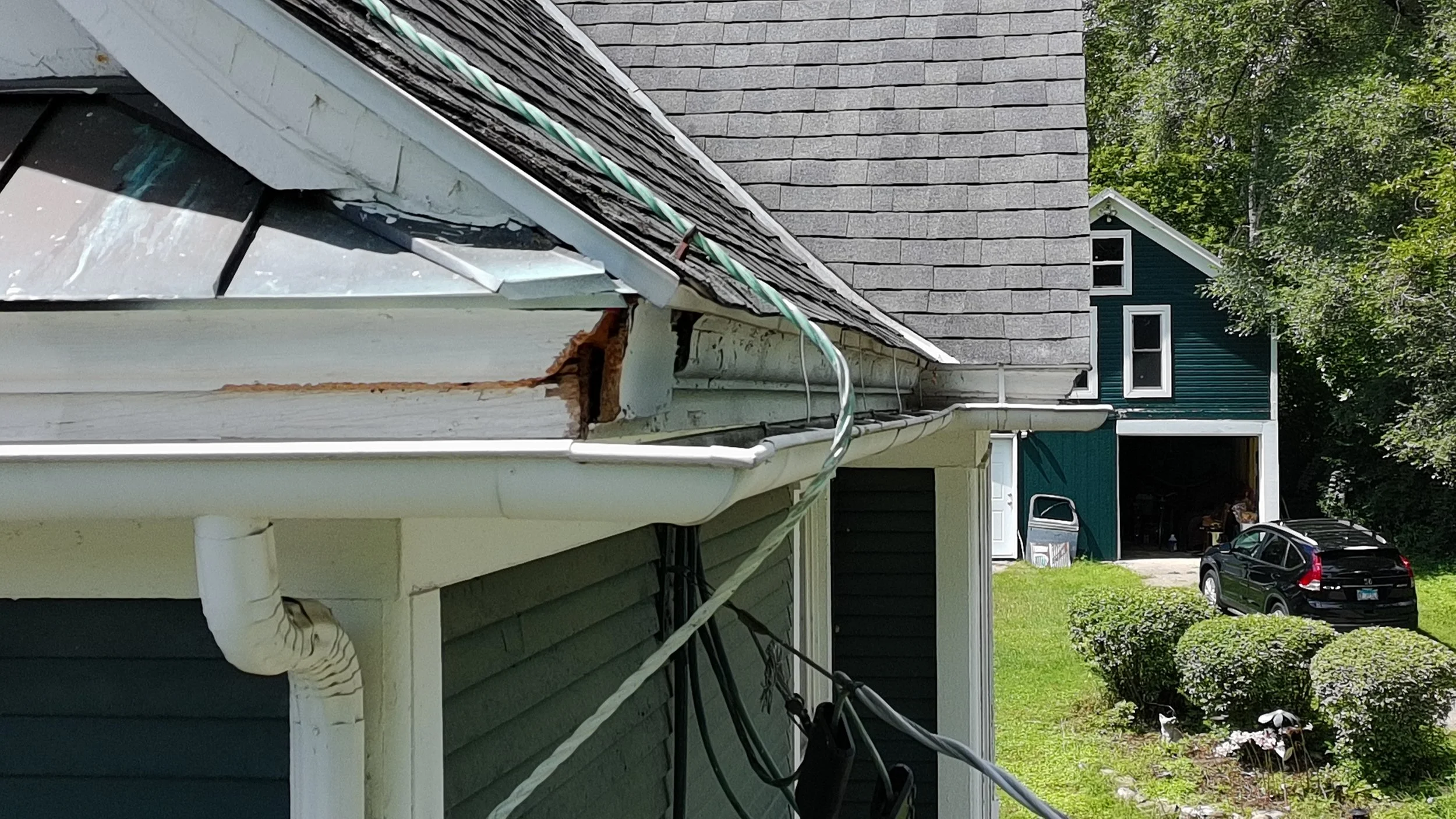 roof-eave-fascia-damage-richmond-il-home-inspection.jpg.JPG