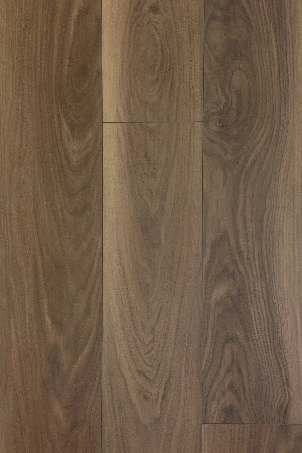 Superficie de madera con vetas y nudos en diferentes tonos de marrón.