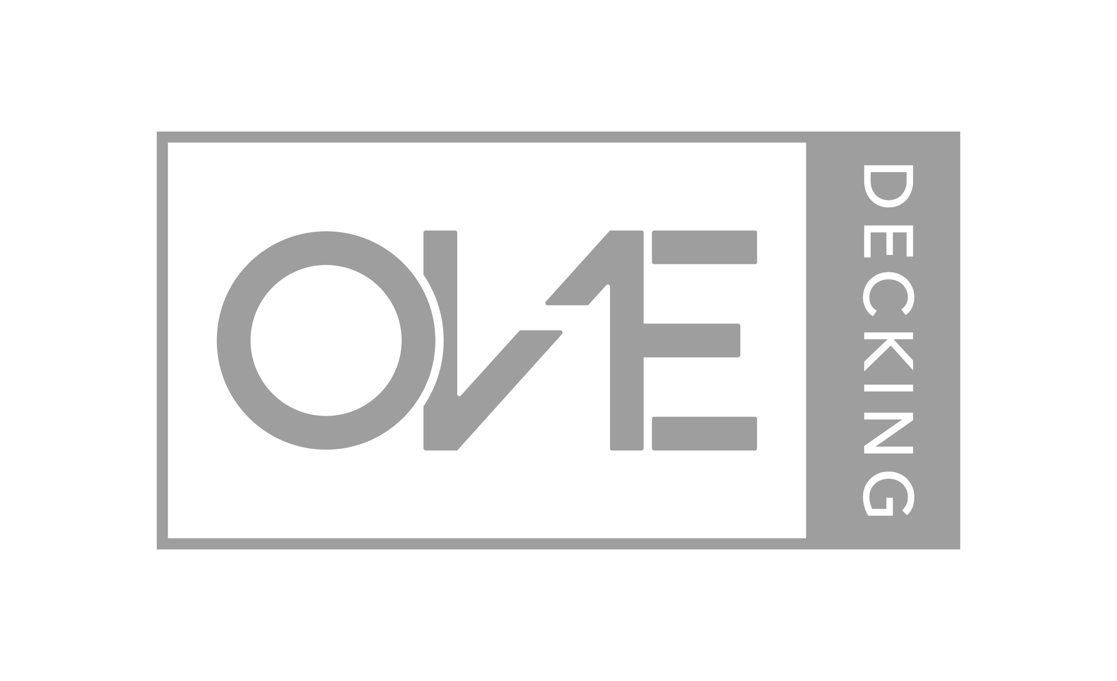 Etiqueta con la palabra 'ONE' en letras grandes y la palabra 'DECKING' en un recuadro gris a la derecha.