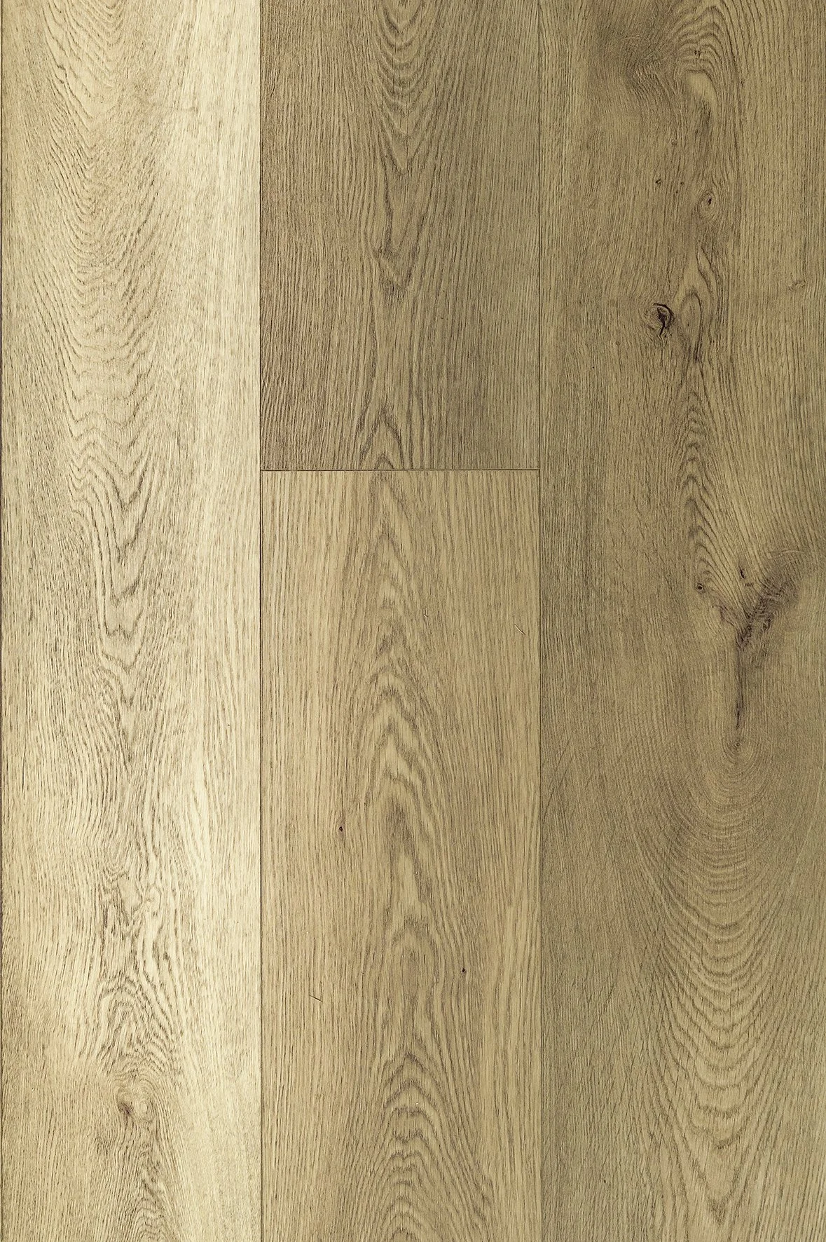 Superficie de piso de madera con tablillas de diferentes tonos de madera natural.
