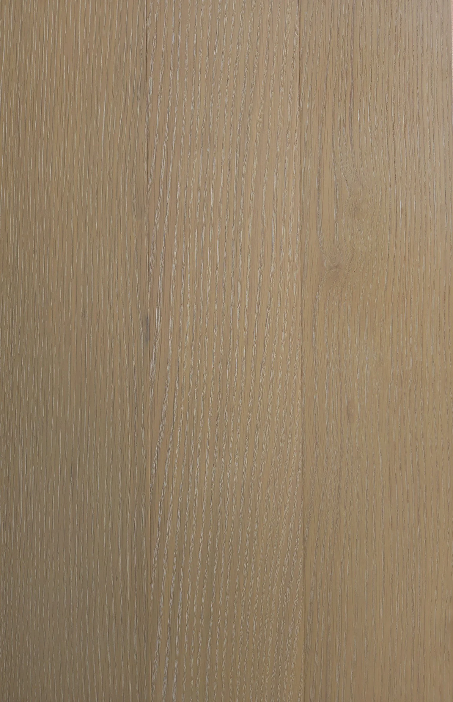 Superficie de madera clara con vetas finas y textura suave.