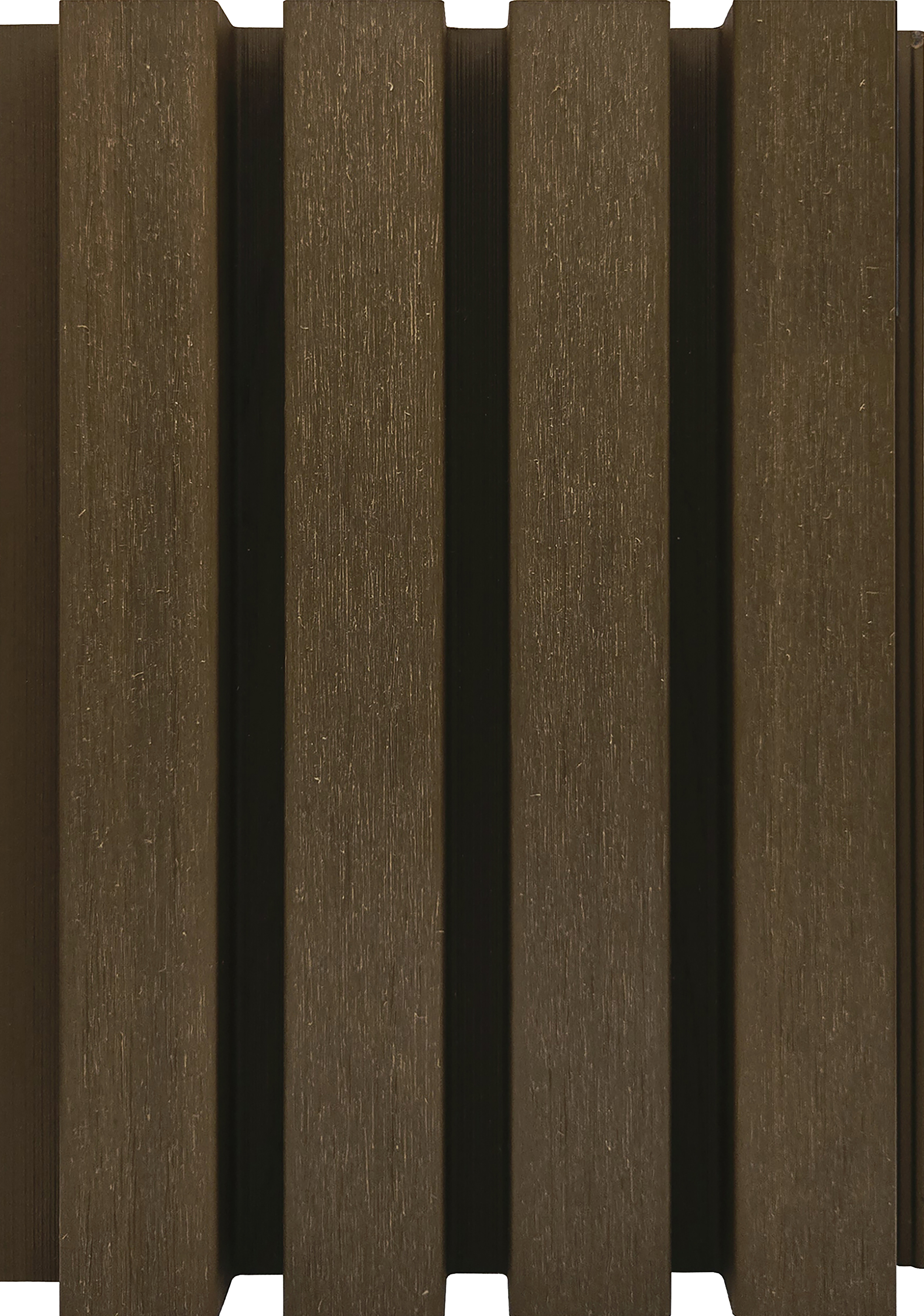 Una cerca de madera de color marrón oscuro con tablas verticales.