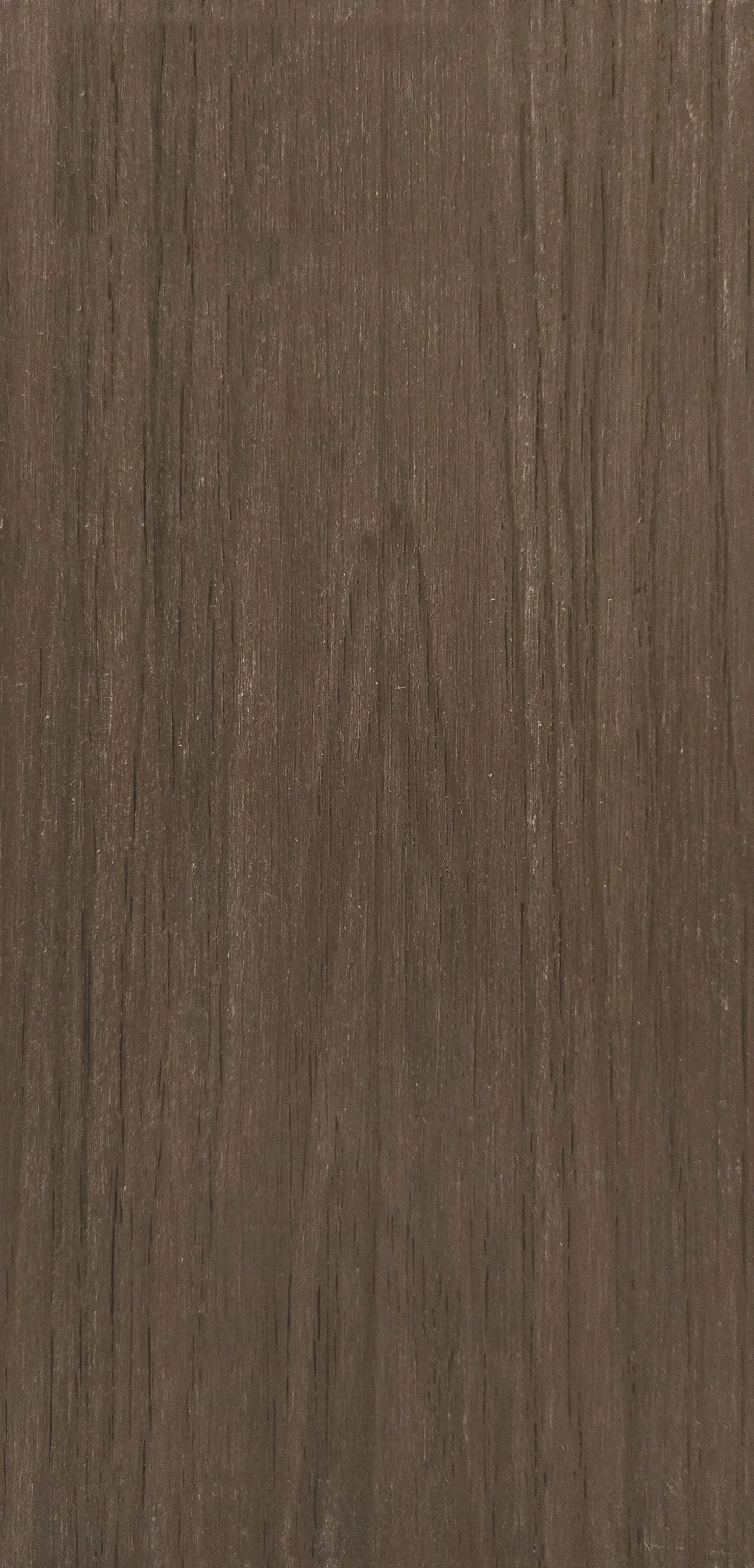 Superficie de madera de color marrón oscura con vetas y textura visibles.