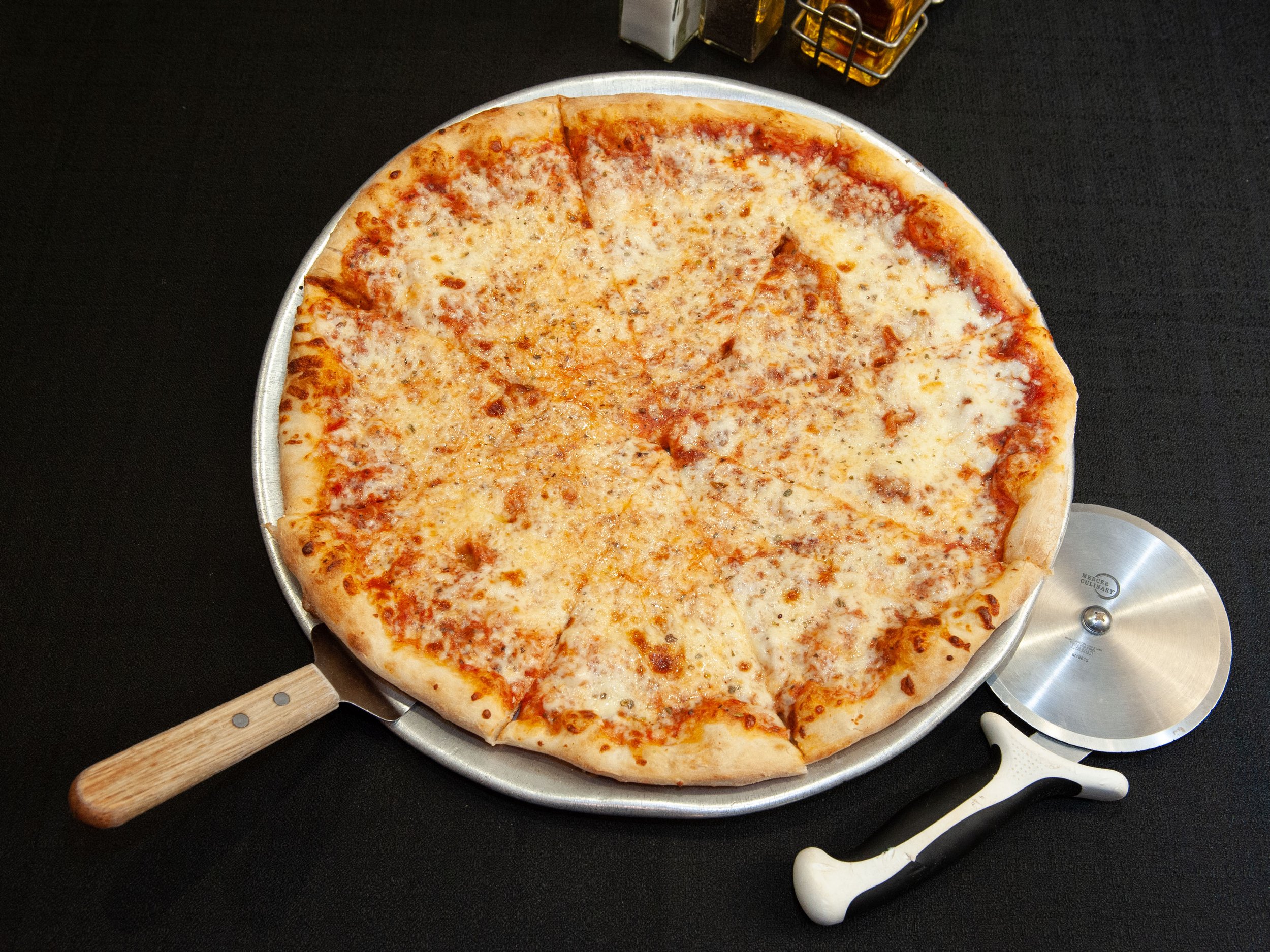 AlbertosPizzeriaItalianRestaurant_CheesePizza.jpg